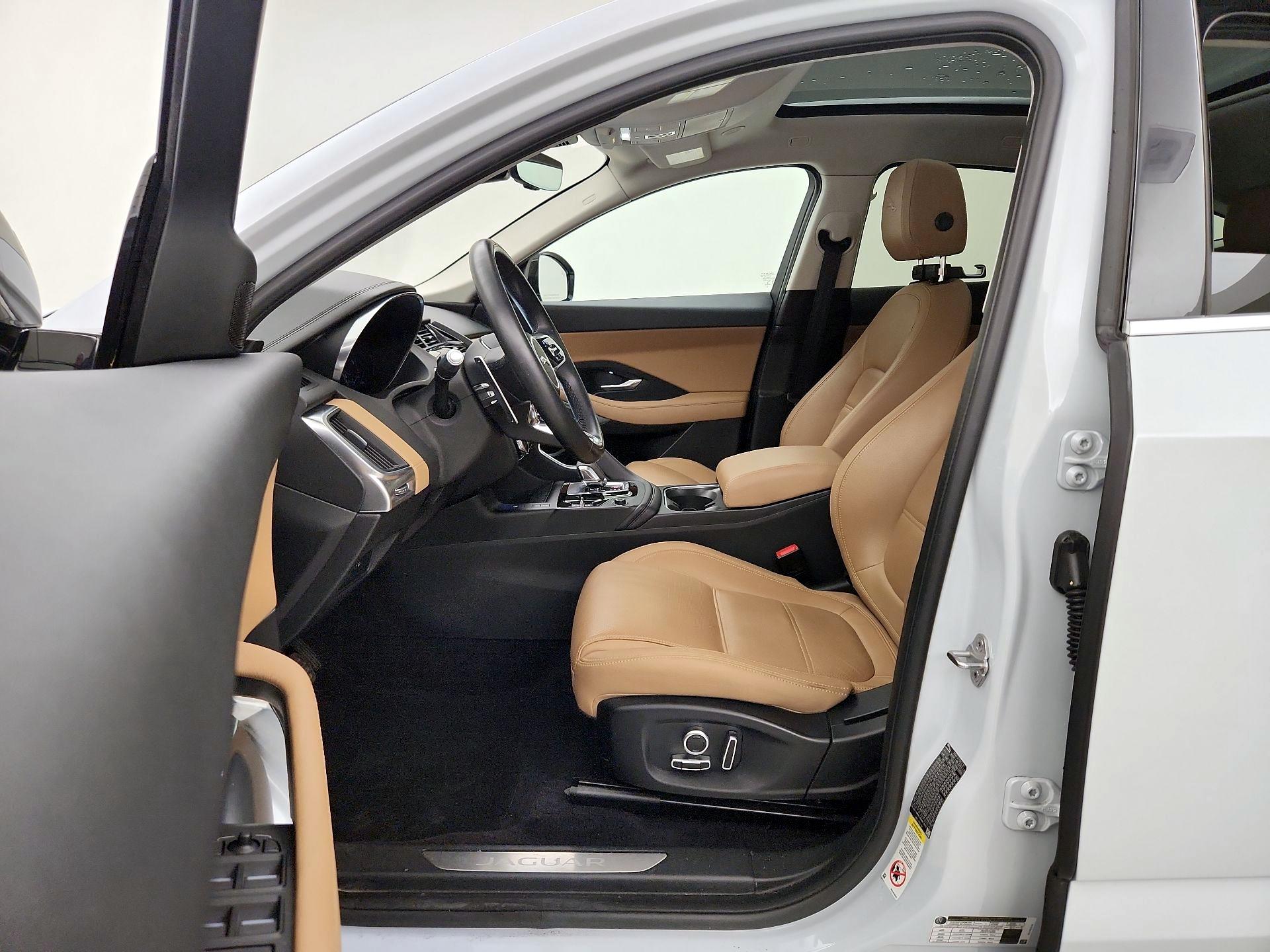 Thumbnail: 2021 Jaguar E-Pace - 11