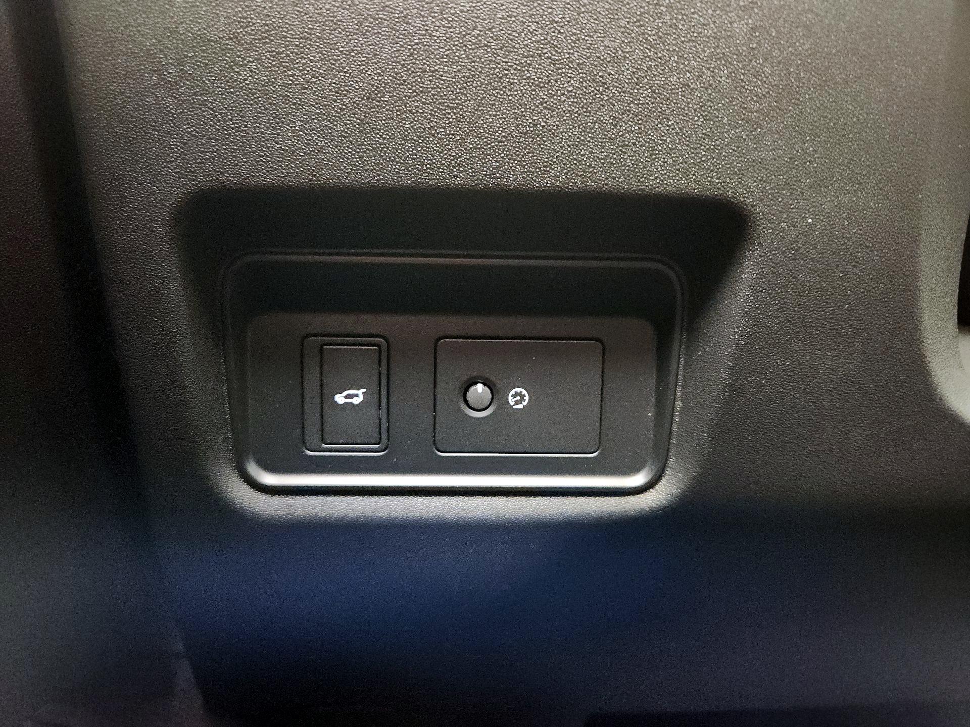 Thumbnail: 2021 Jaguar E-Pace - 13