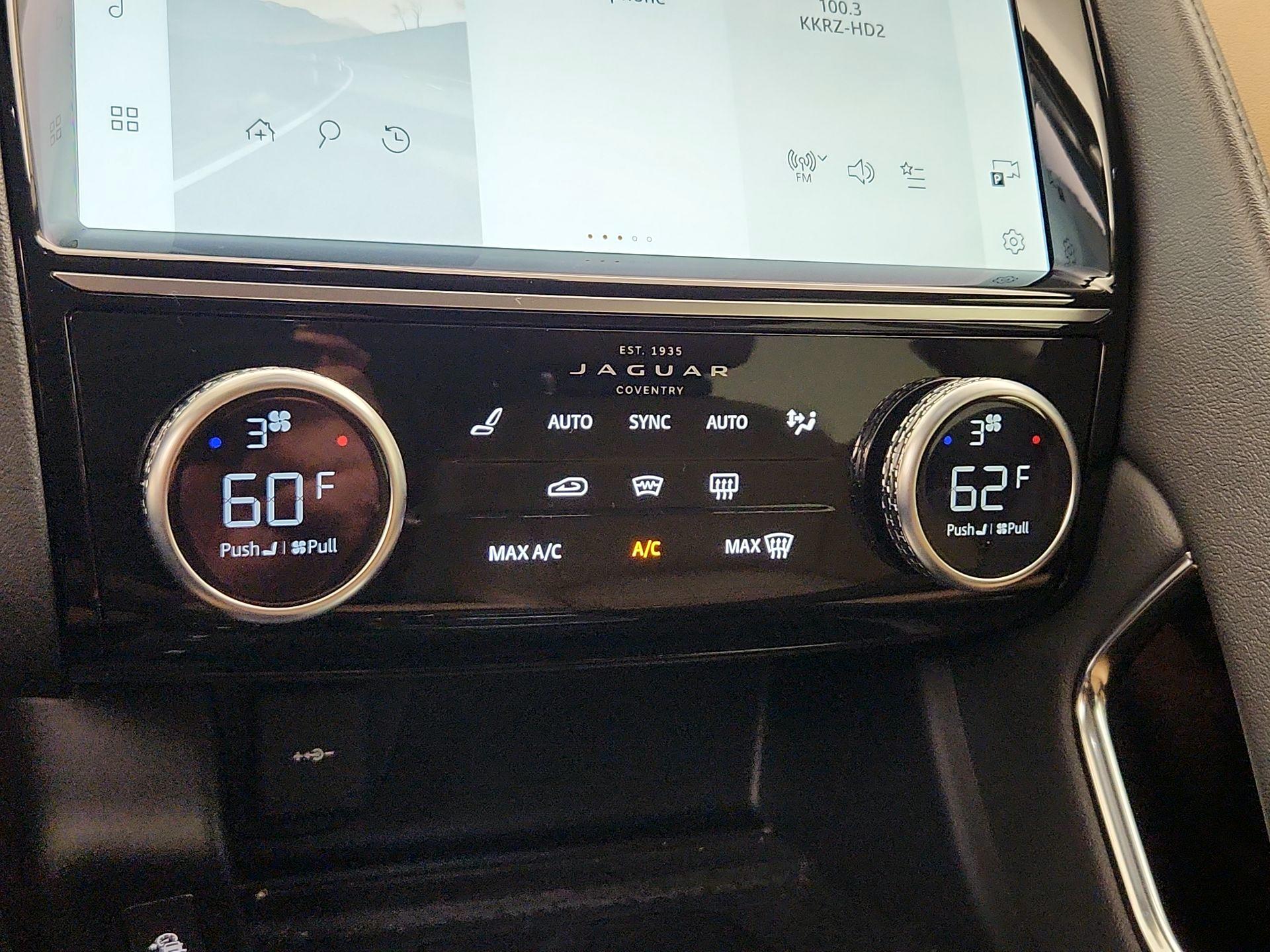 Thumbnail: 2021 Jaguar E-Pace - 17