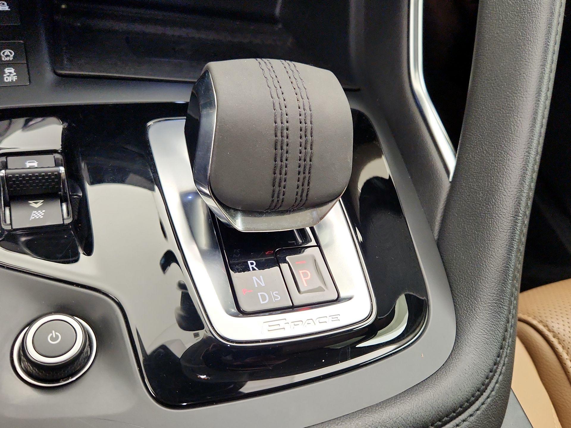 Thumbnail: 2021 Jaguar E-Pace - 18