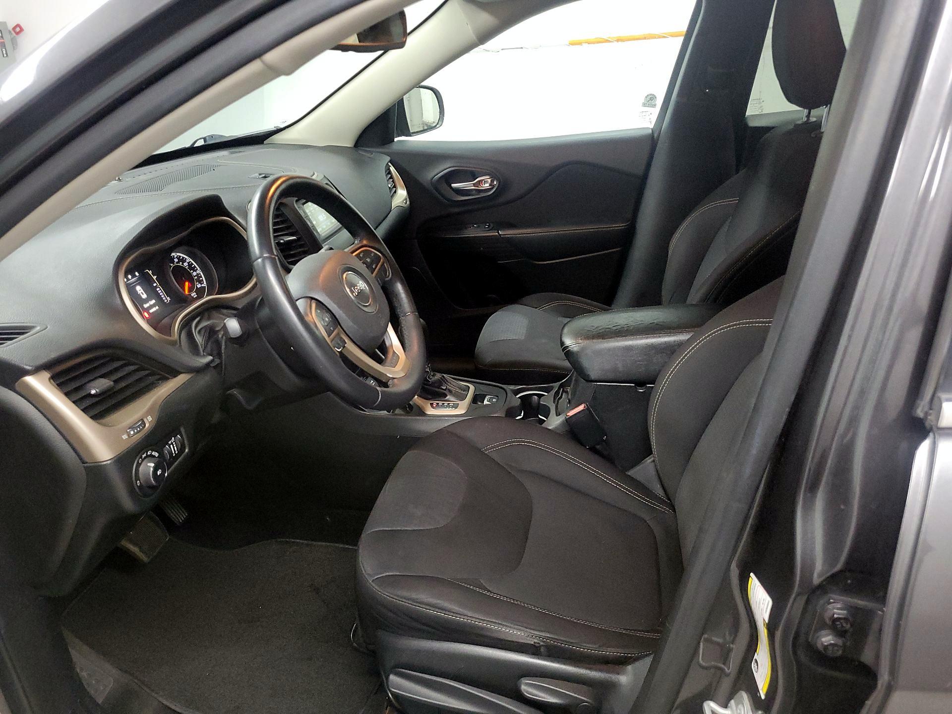 Thumbnail: 2015 Jeep Cherokee - 11