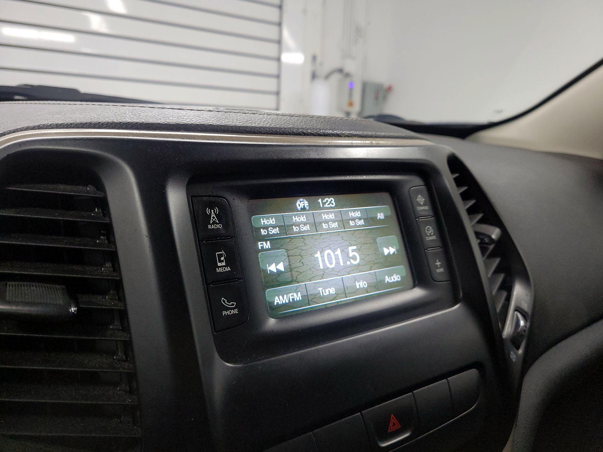 Thumbnail: 2015 Jeep Cherokee - 15