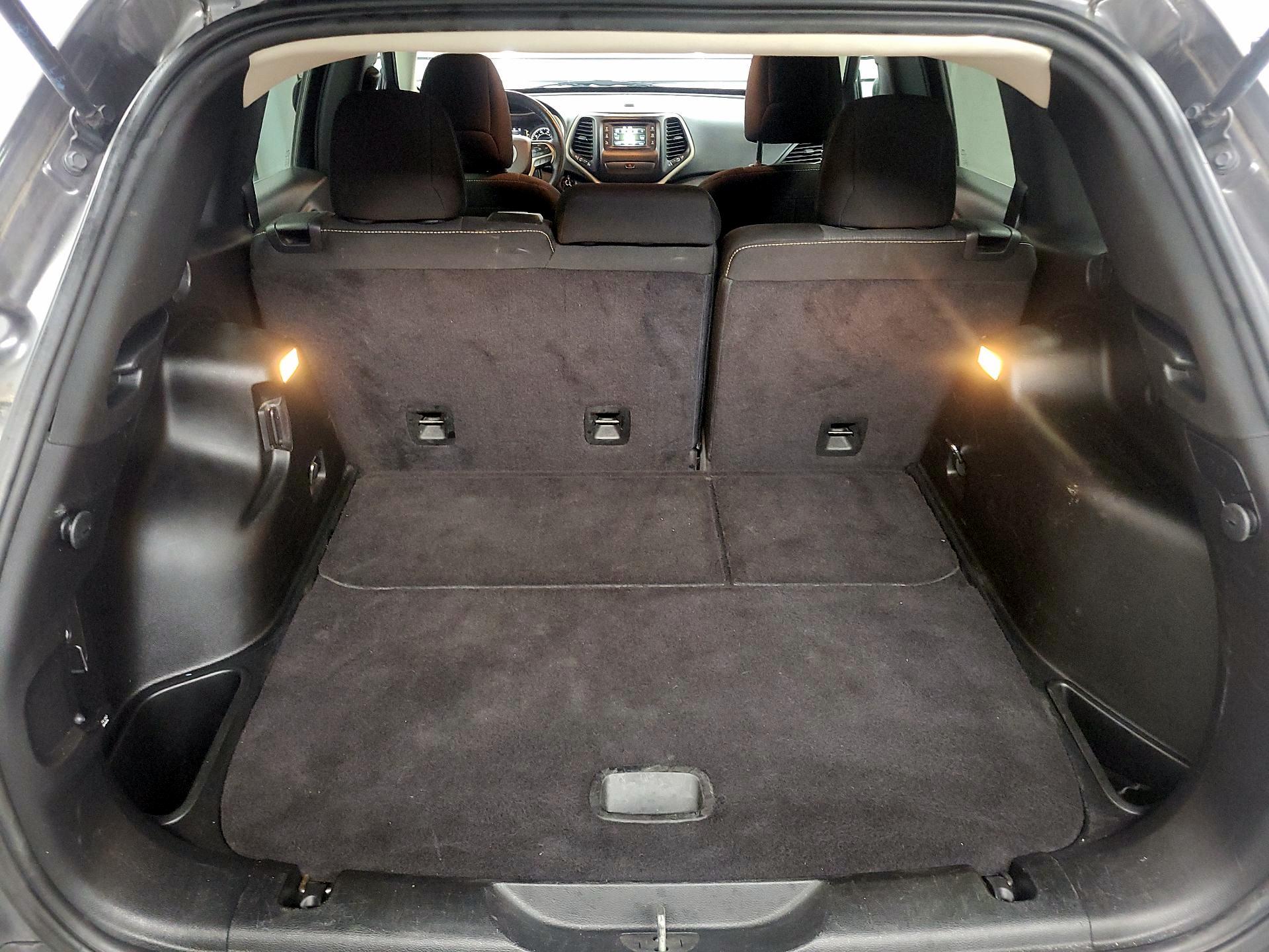 Thumbnail: 2015 Jeep Cherokee - 20