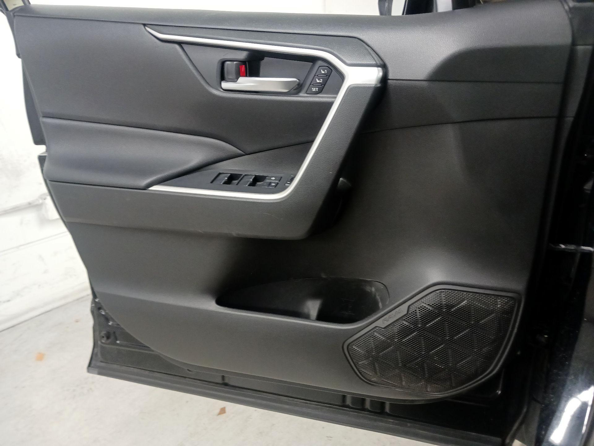 Thumbnail: 2020 Toyota RAV4 - 12