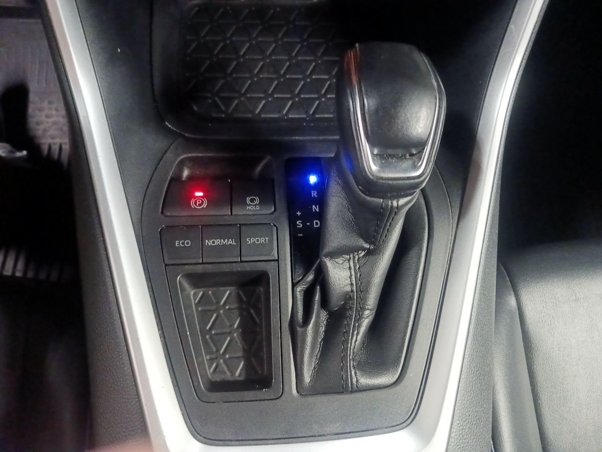 Thumbnail: 2020 Toyota RAV4 - 15