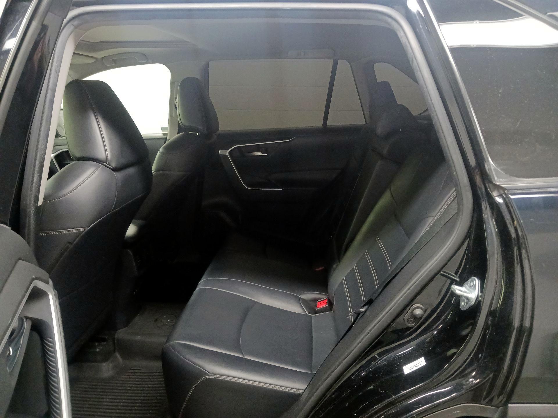 Thumbnail: 2020 Toyota RAV4 - 16