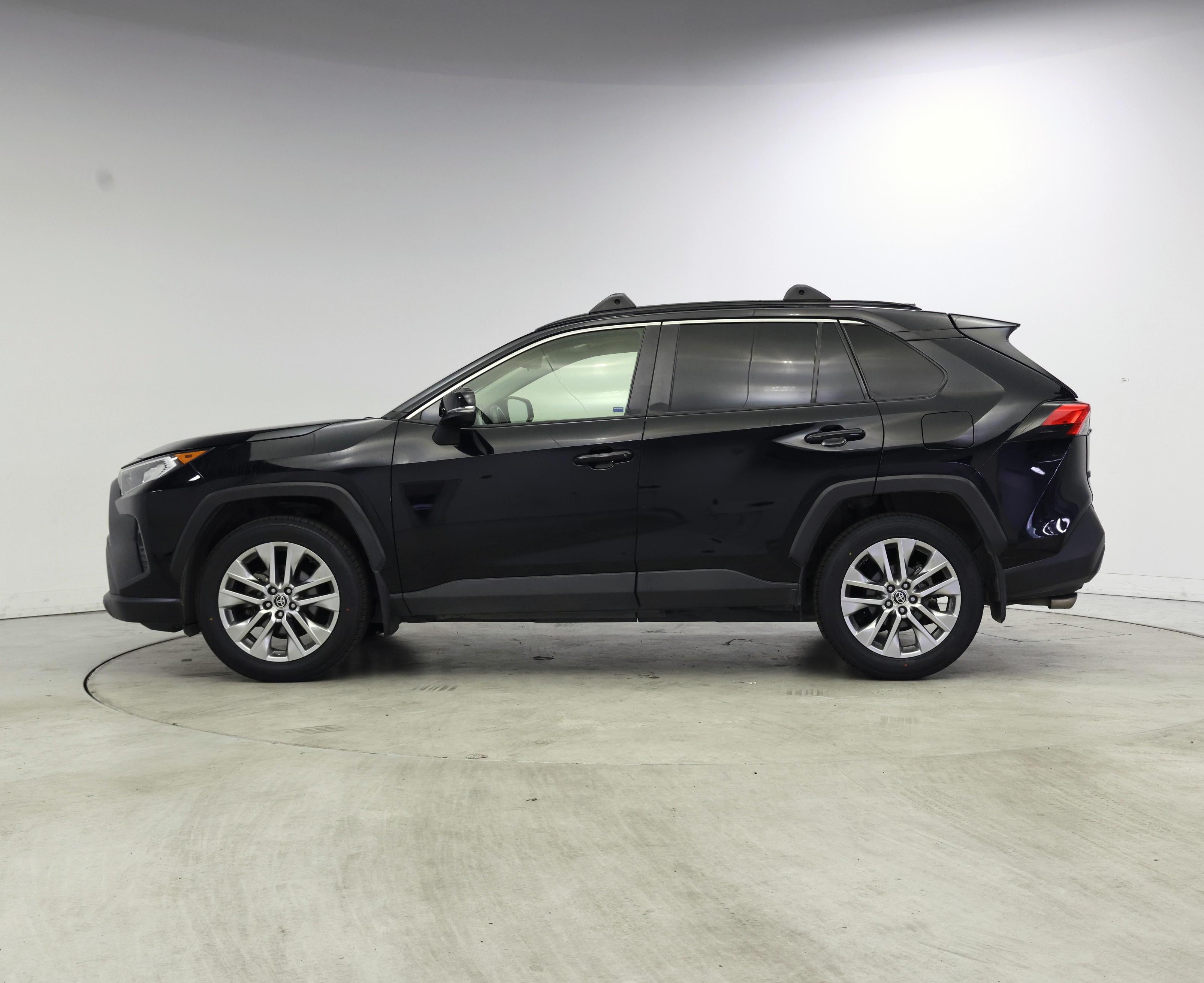 Thumbnail: 2020 Toyota RAV4 - 3