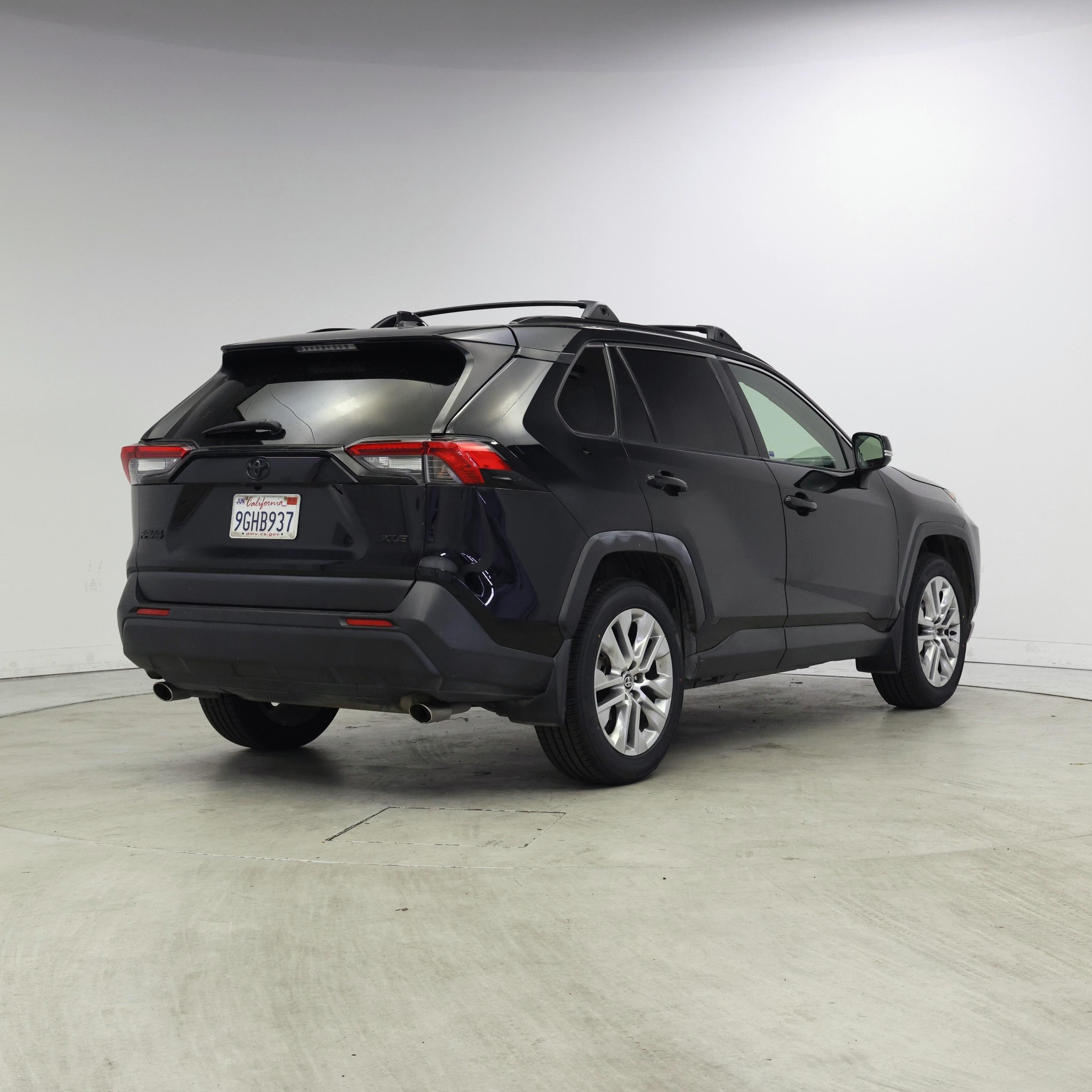 Thumbnail: 2020 Toyota RAV4 - 8