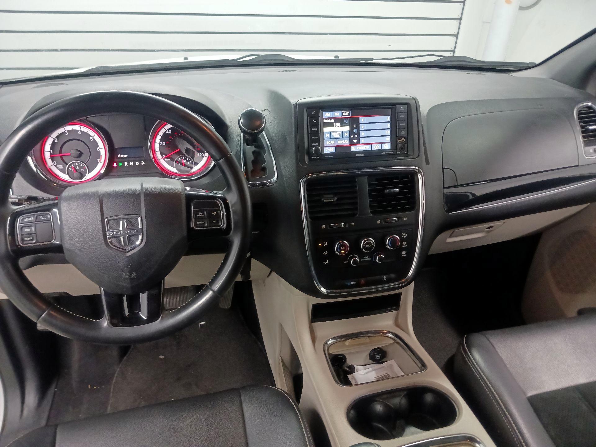 Thumbnail: 2017 Dodge Grand Caravan - 9