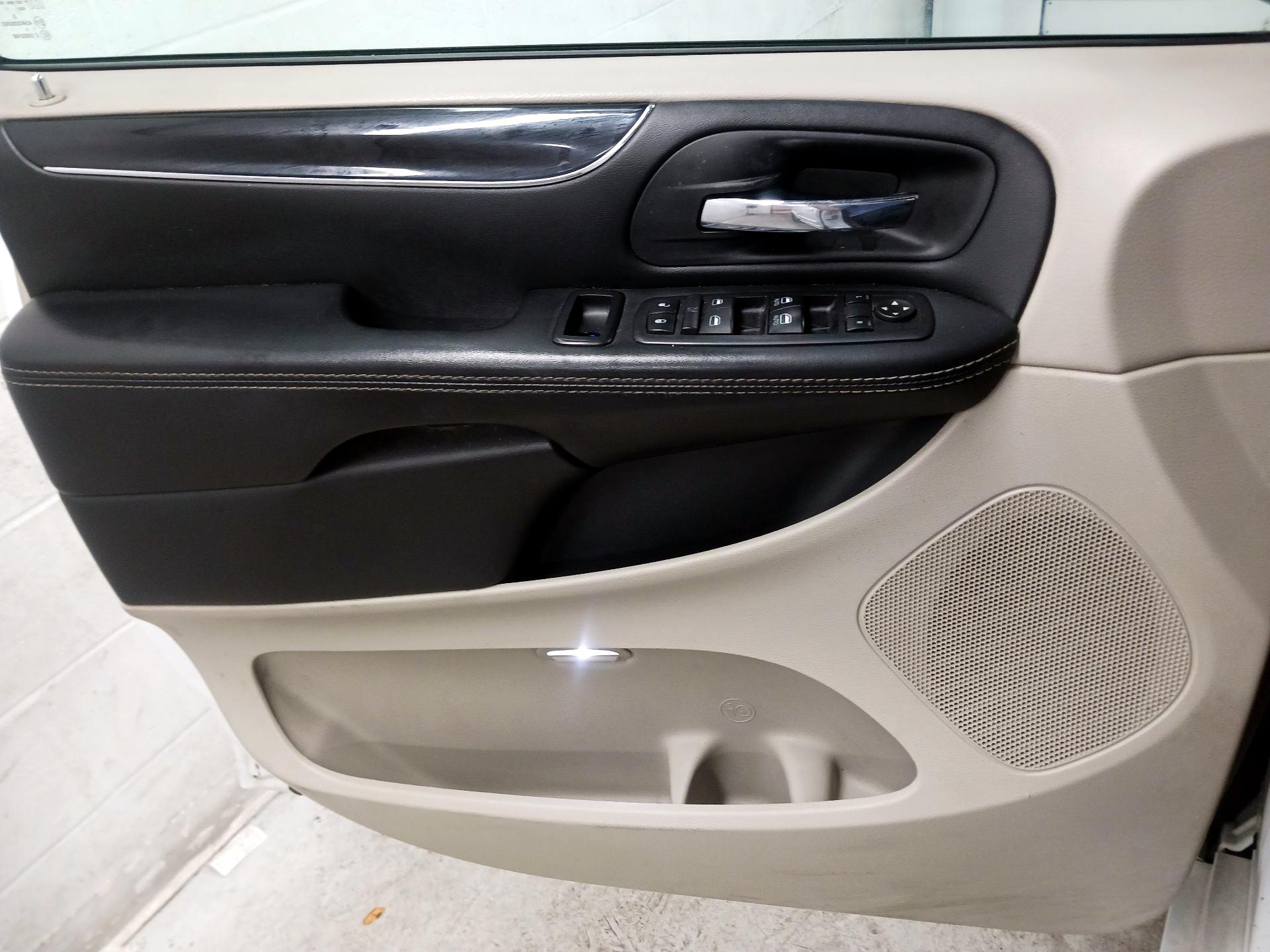 Thumbnail: 2017 Dodge Grand Caravan - 12