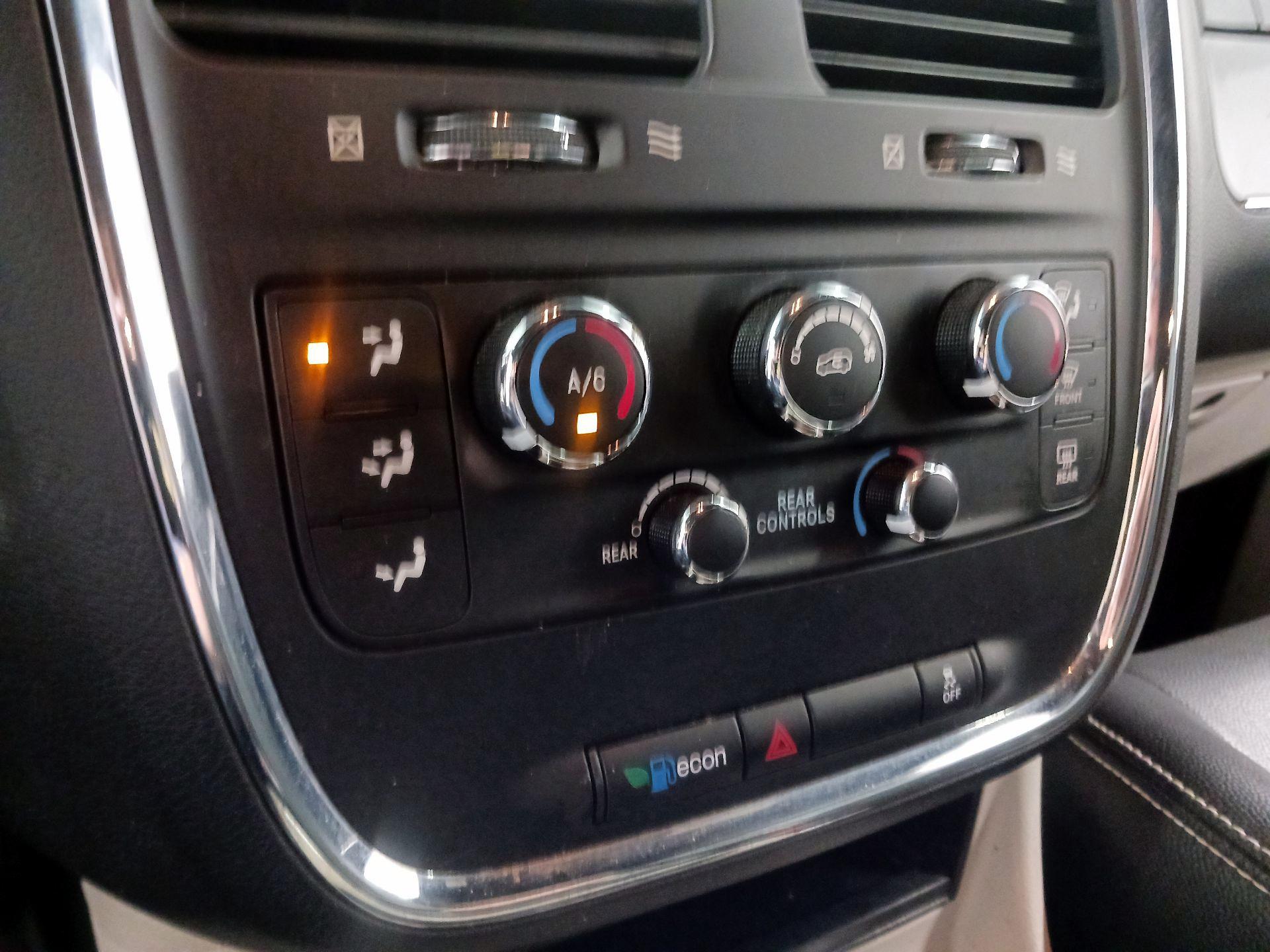 Thumbnail: 2017 Dodge Grand Caravan - 14