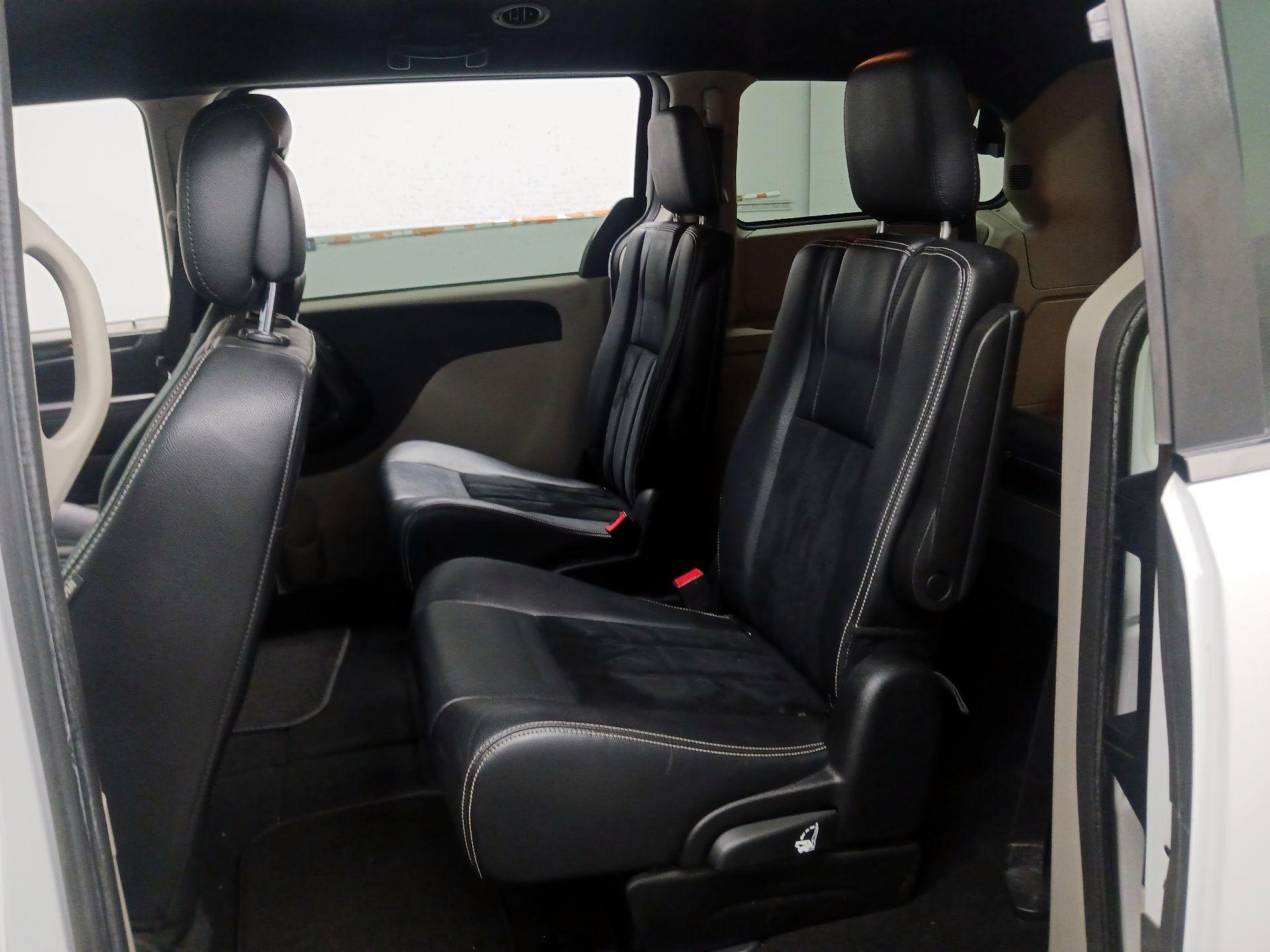 Thumbnail: 2017 Dodge Grand Caravan - 16