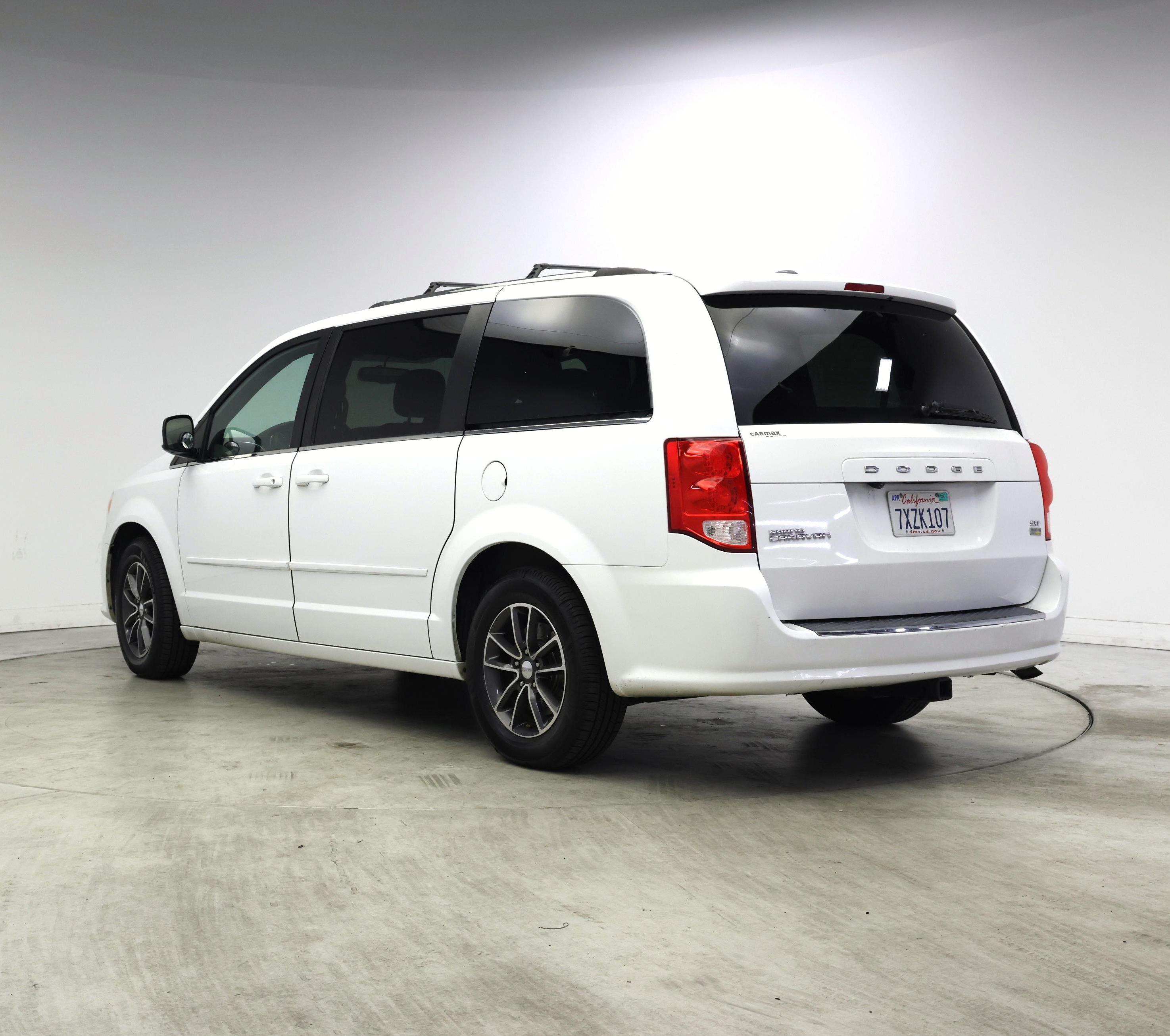 Thumbnail: 2017 Dodge Grand Caravan - 2