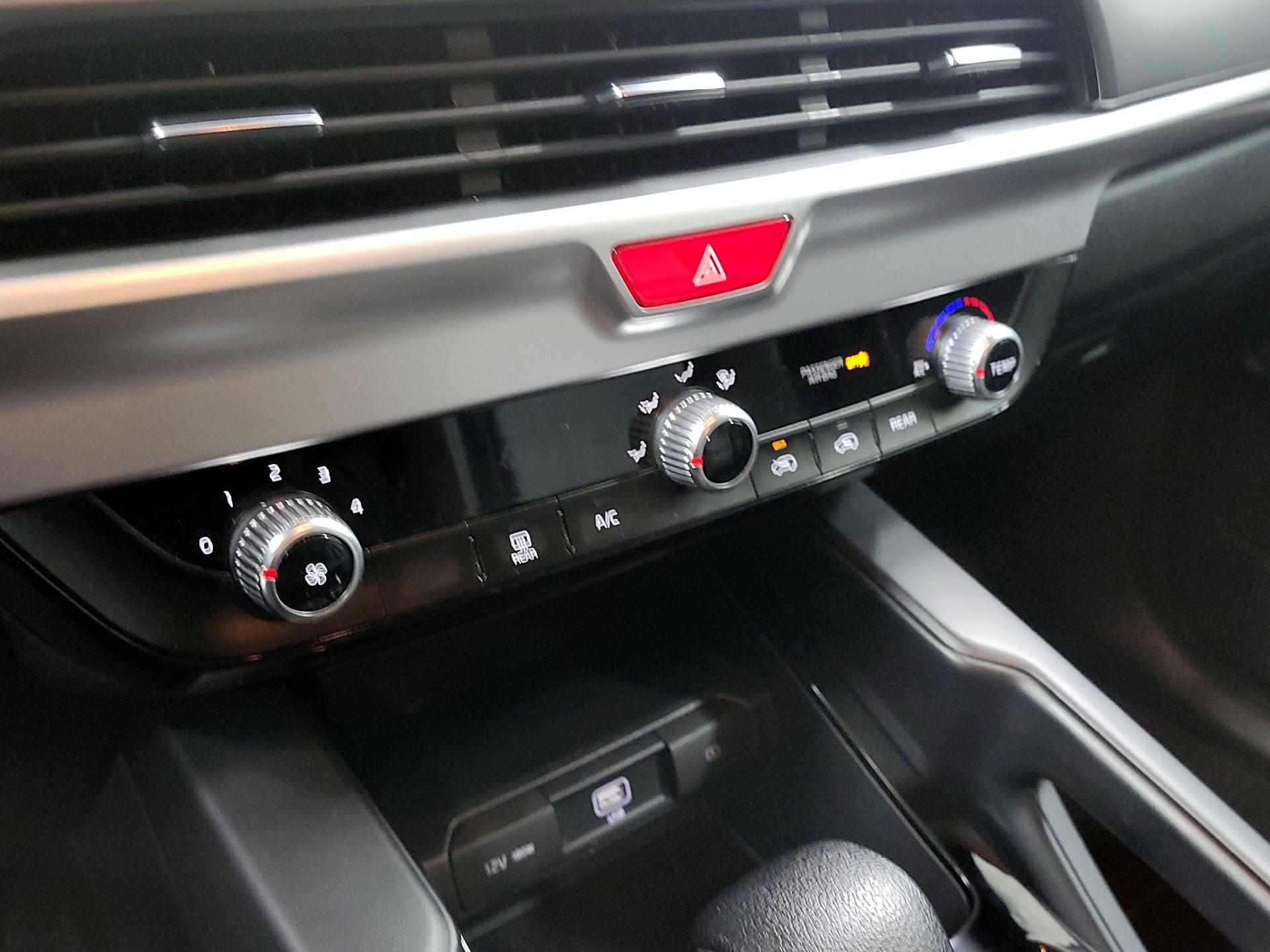 Thumbnail: 2020 Kia Telluride - 14