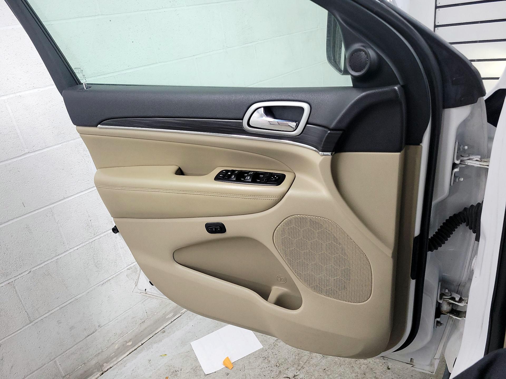 Thumbnail: 2019 Jeep Grand Cherokee - 12