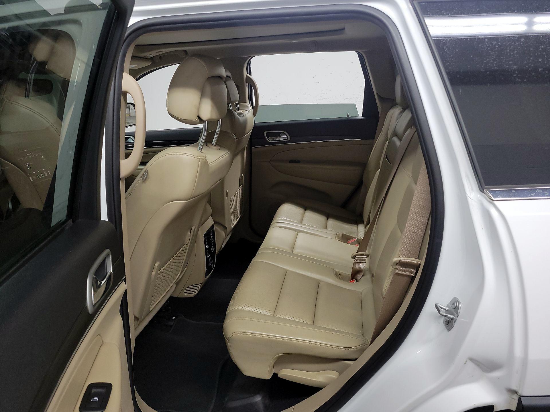 Thumbnail: 2019 Jeep Grand Cherokee - 17