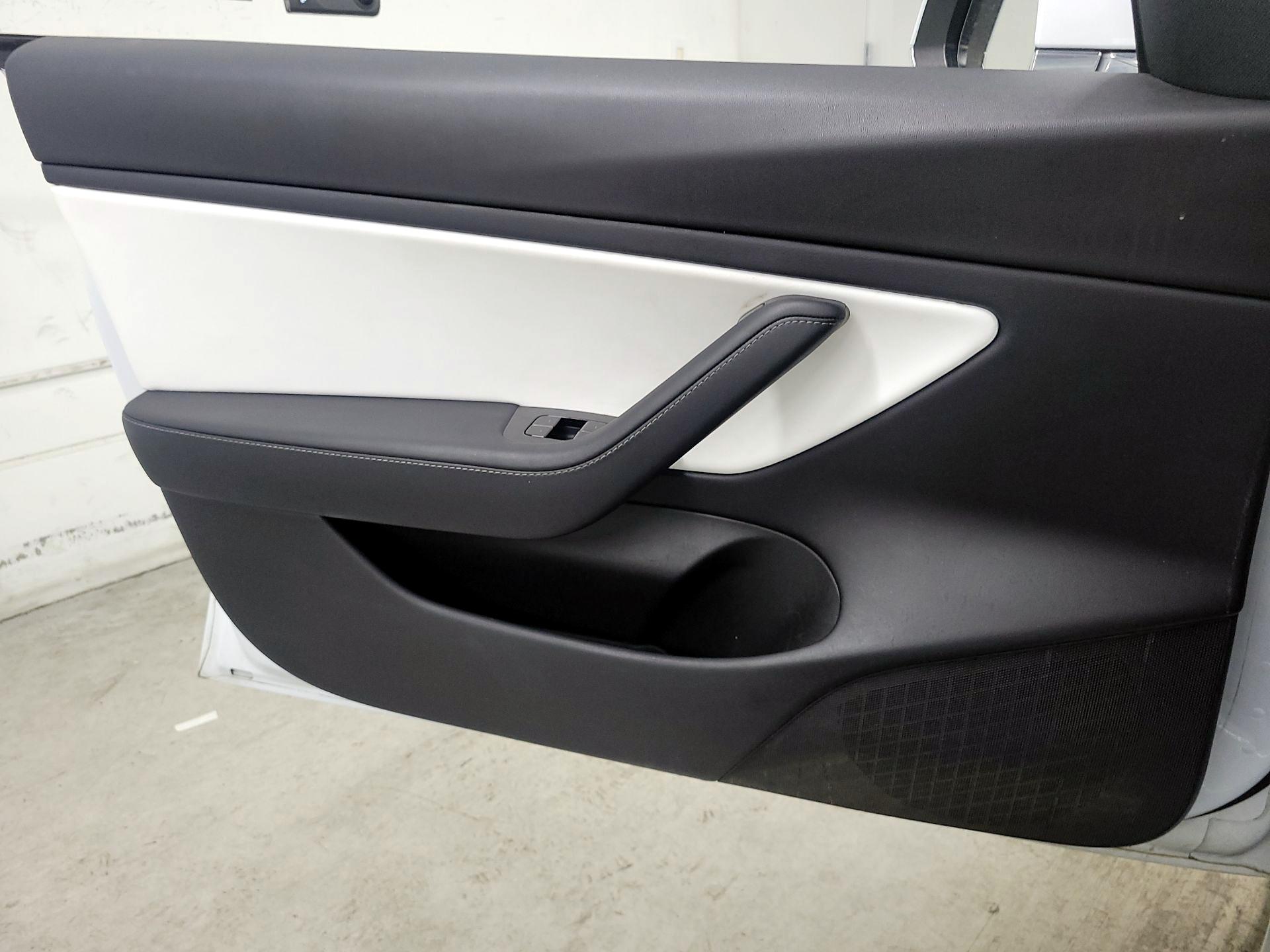 Thumbnail: 2020 Tesla Model 3 - 12