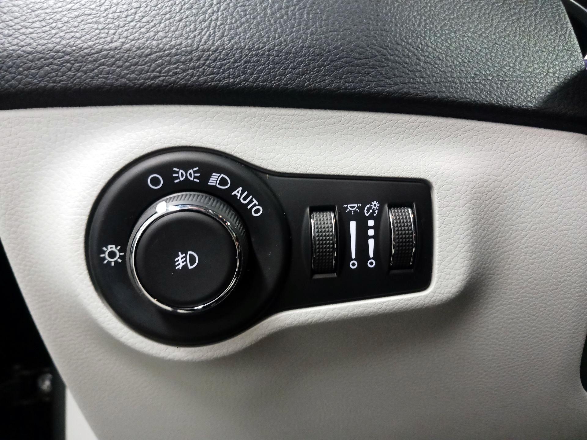 Thumbnail: 2019 Jeep Compass - 13