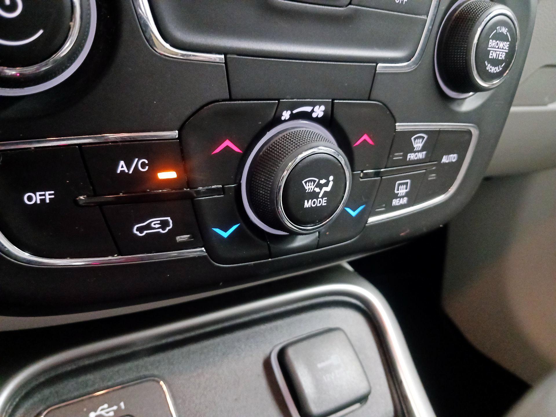 Thumbnail: 2019 Jeep Compass - 16