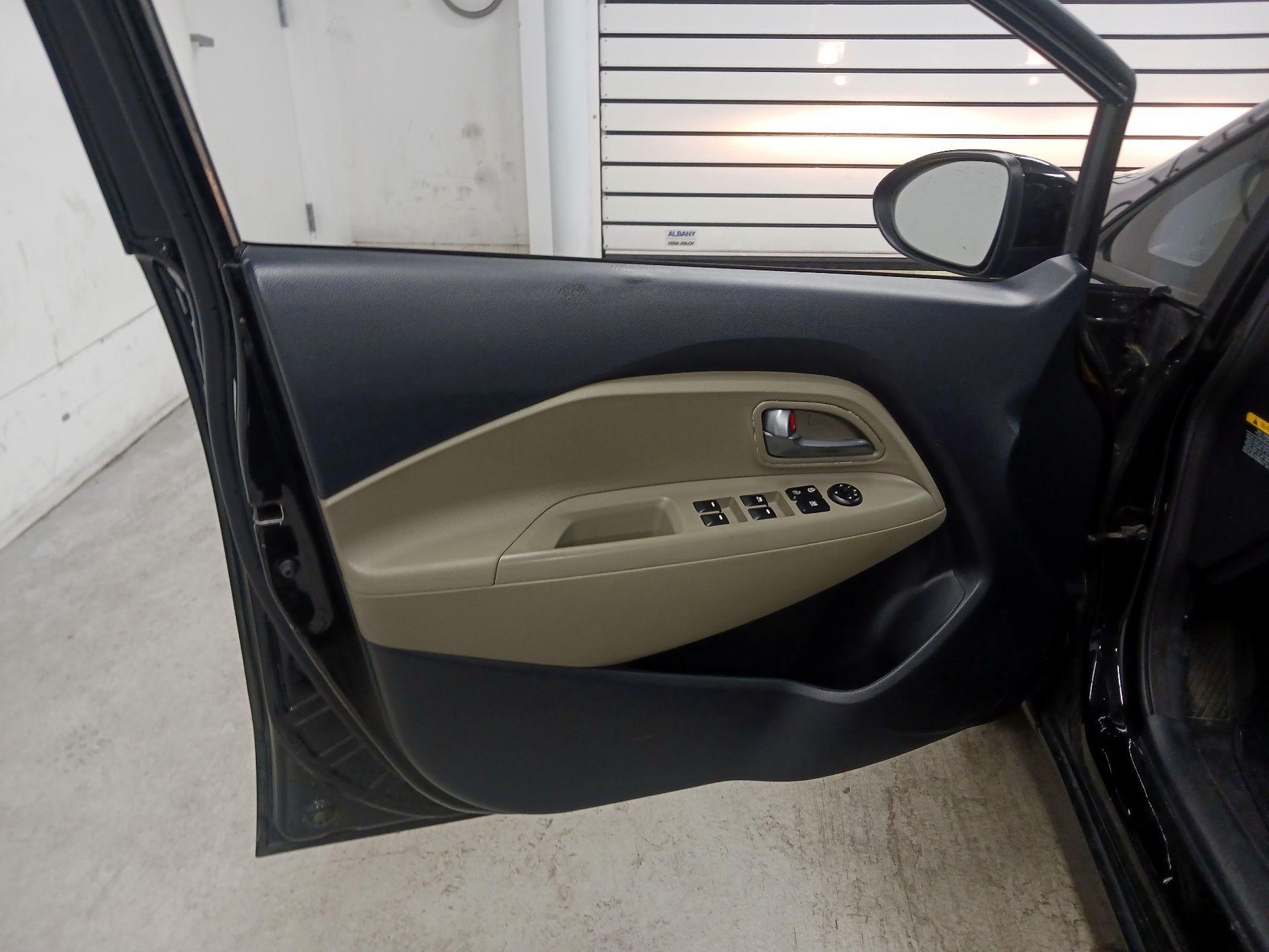 Thumbnail: 2017 Kia Rio5 - 12