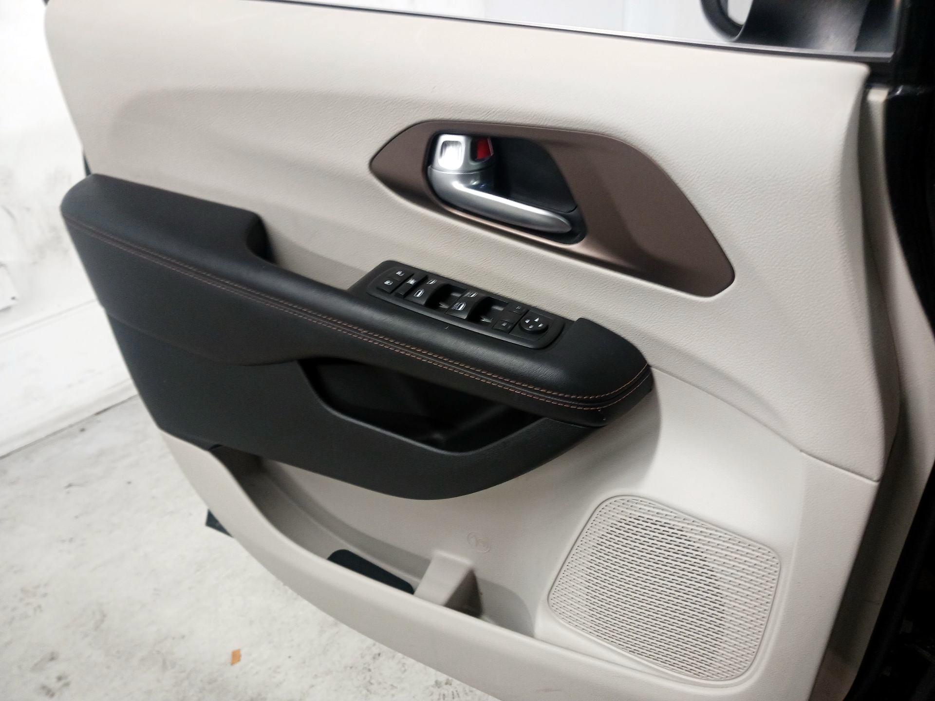 Thumbnail: 2017 Chrysler Pacifica - 12