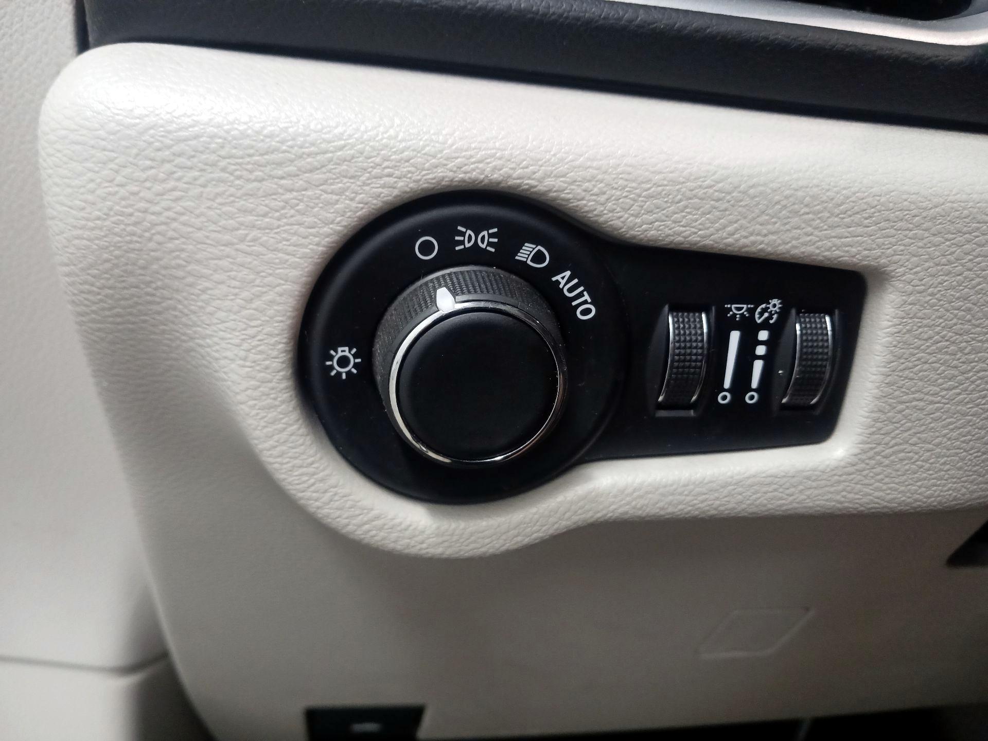 Thumbnail: 2017 Chrysler Pacifica - 13