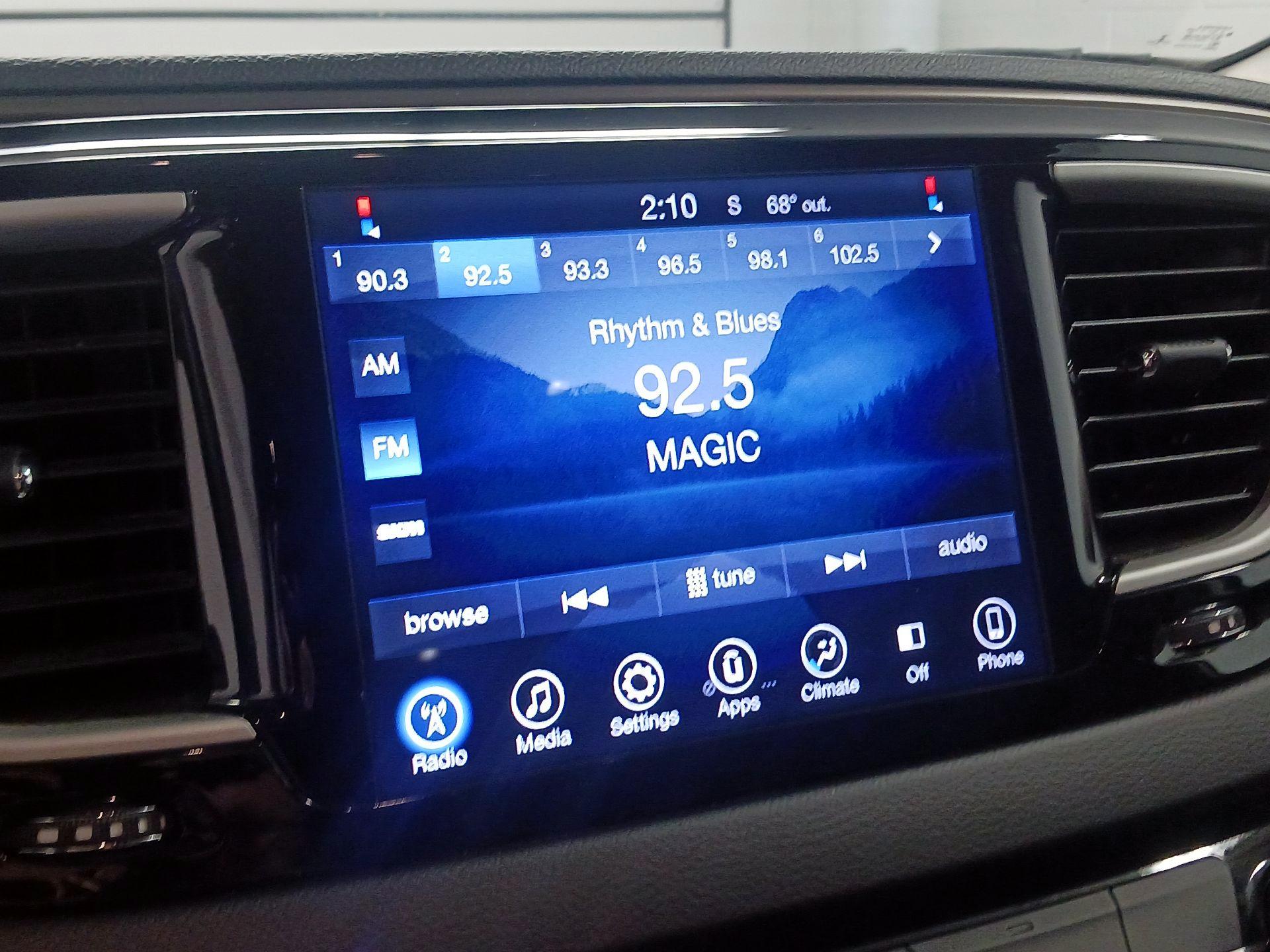 Thumbnail: 2017 Chrysler Pacifica - 15