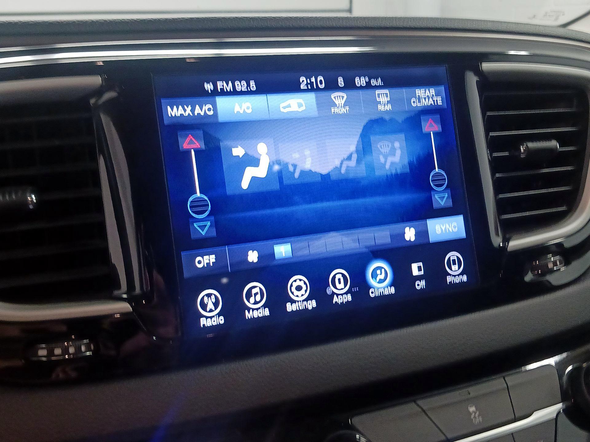 Thumbnail: 2017 Chrysler Pacifica - 16