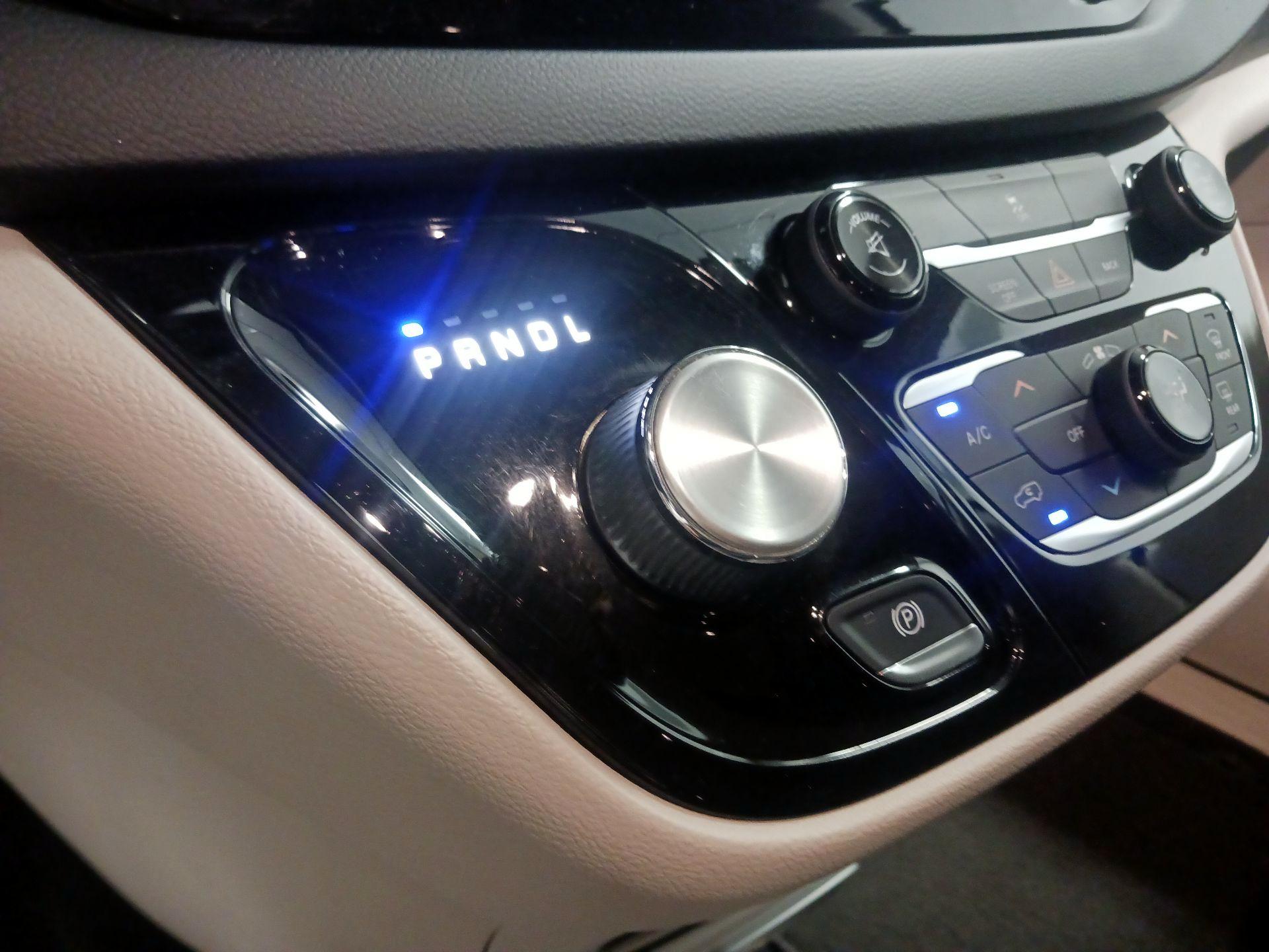 Thumbnail: 2017 Chrysler Pacifica - 17