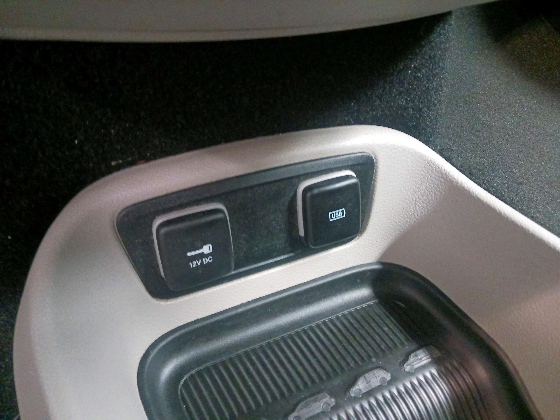 Thumbnail: 2017 Chrysler Pacifica - 18