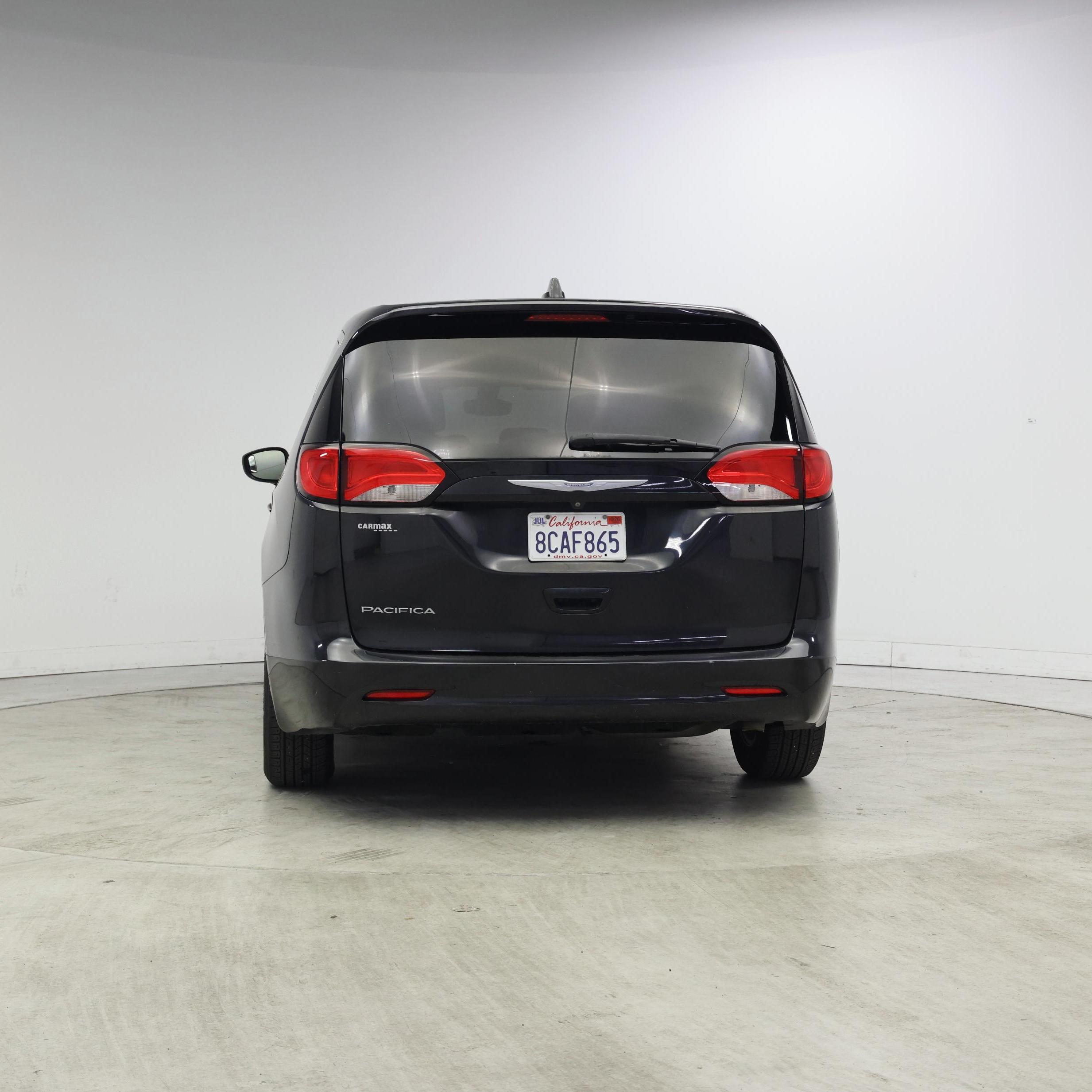 Thumbnail: 2017 Chrysler Pacifica - 6