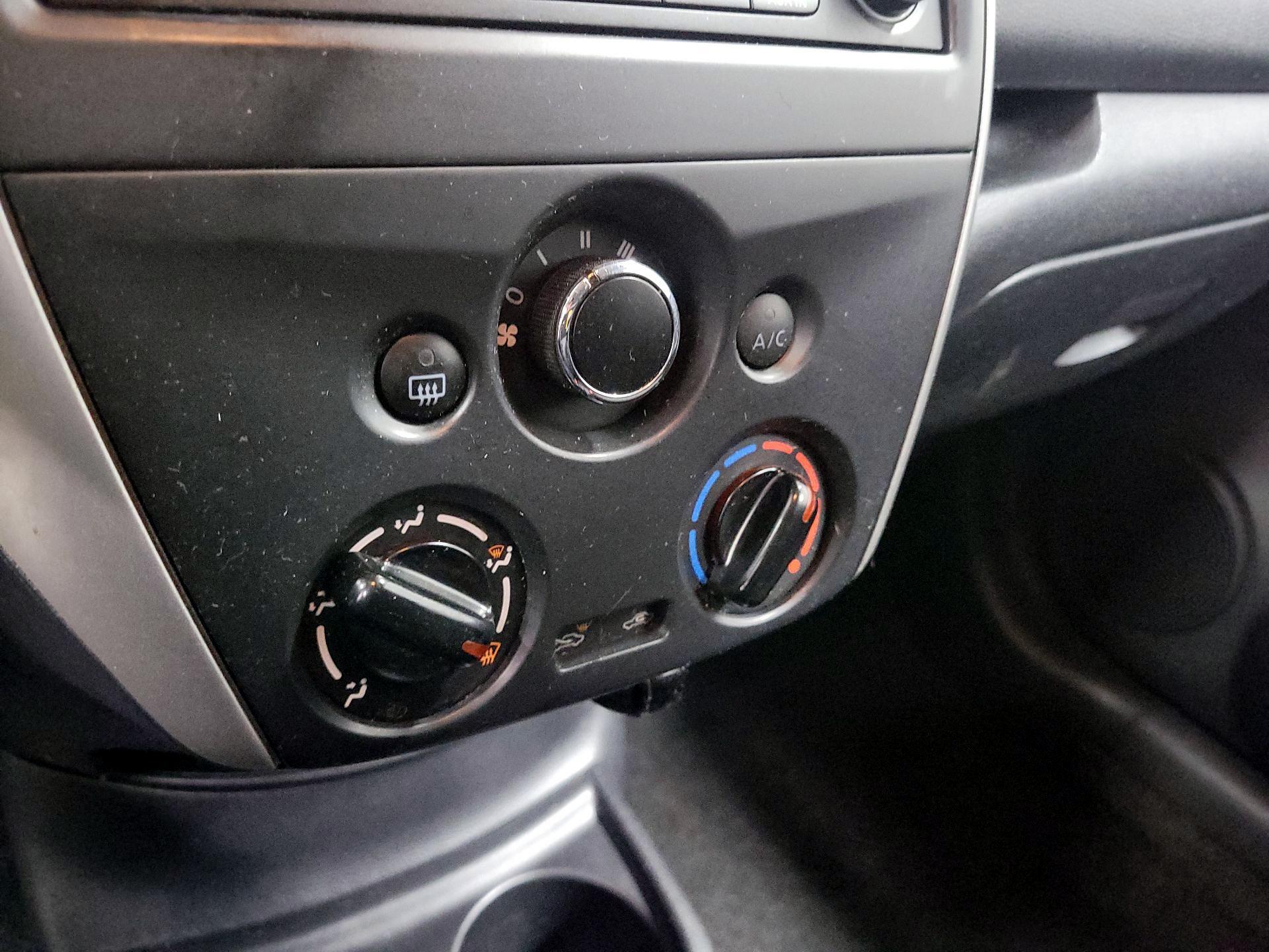 Thumbnail: 2015 Nissan Versa Note - 14