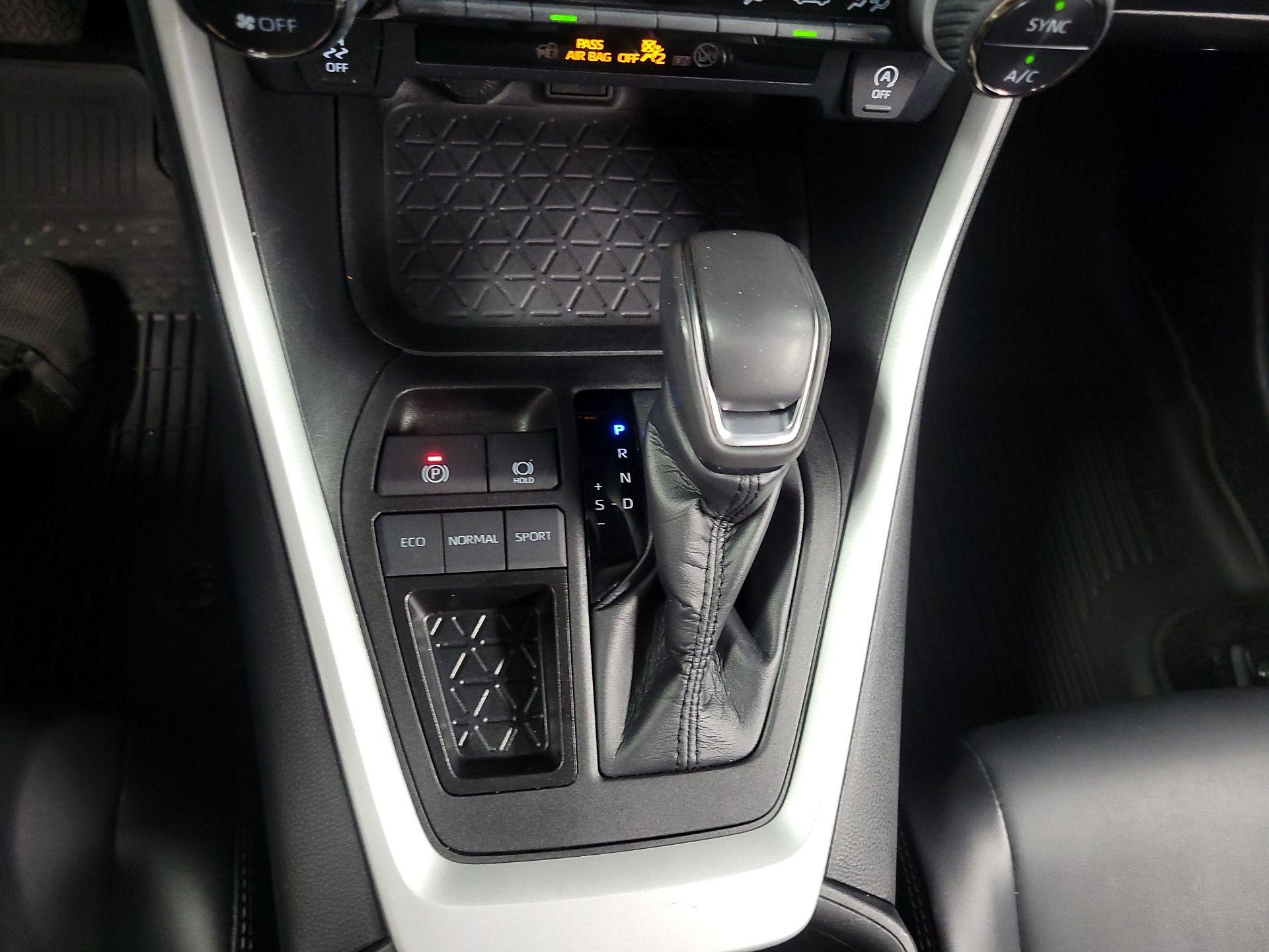 Thumbnail: 2023 Toyota RAV4 - 17