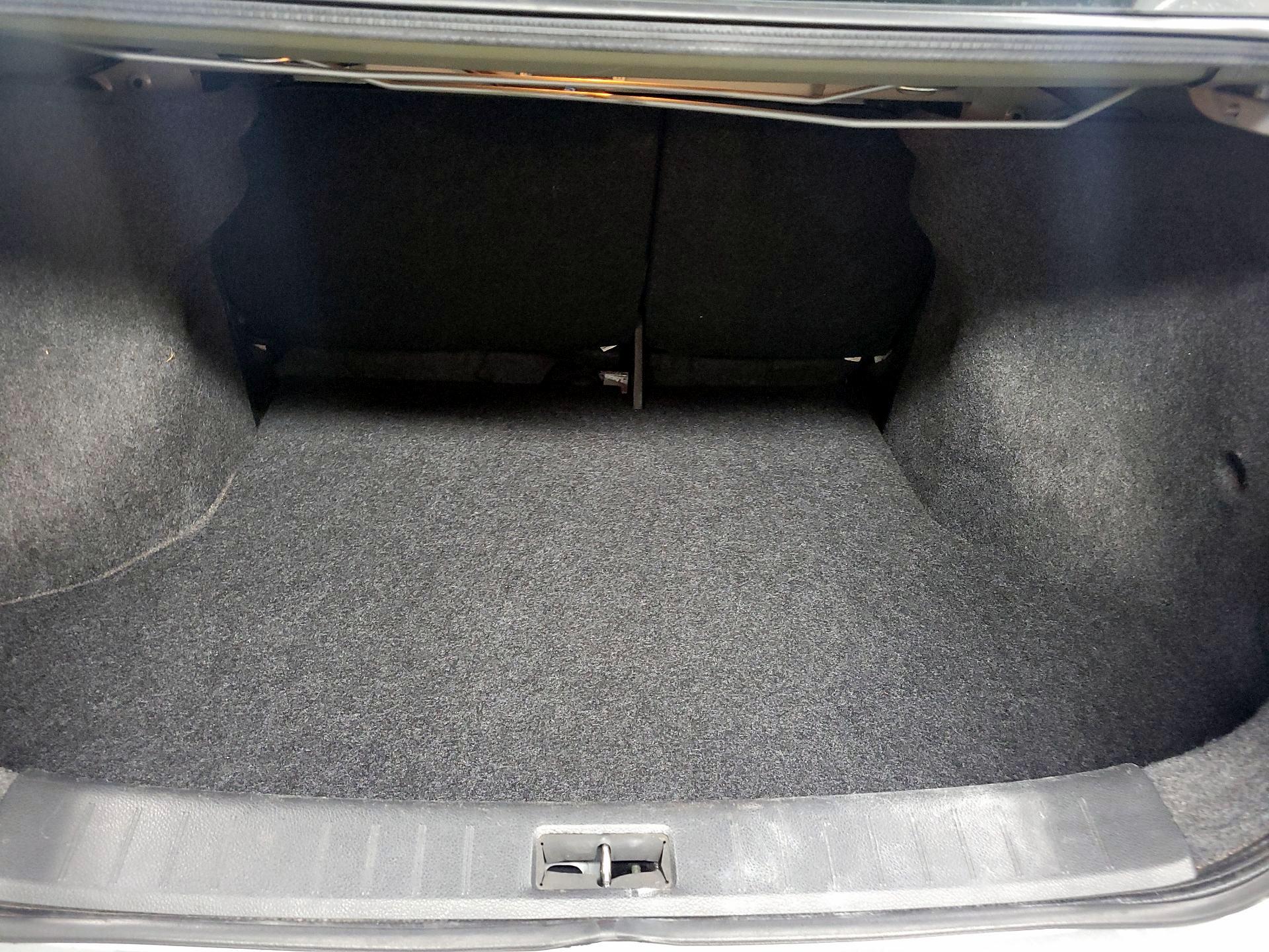 Thumbnail: 2015 Nissan Sentra - 18