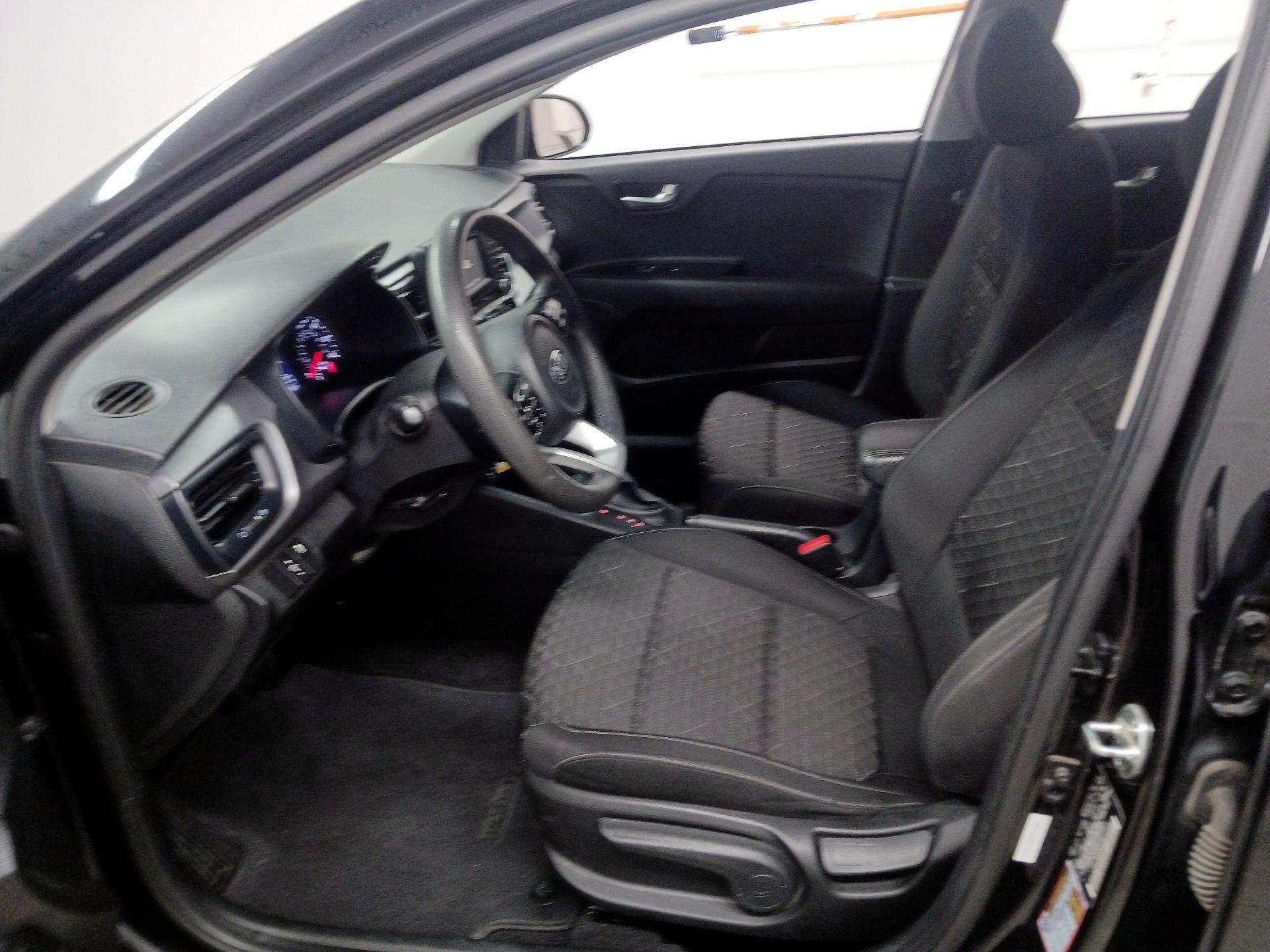 Thumbnail: 2019 Kia Rio - 11