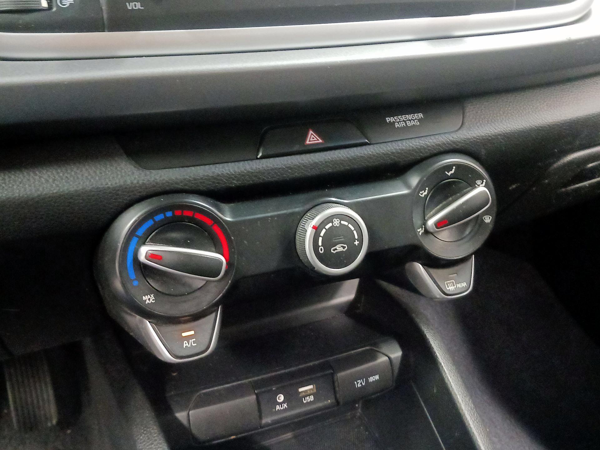 Thumbnail: 2019 Kia Rio - 14