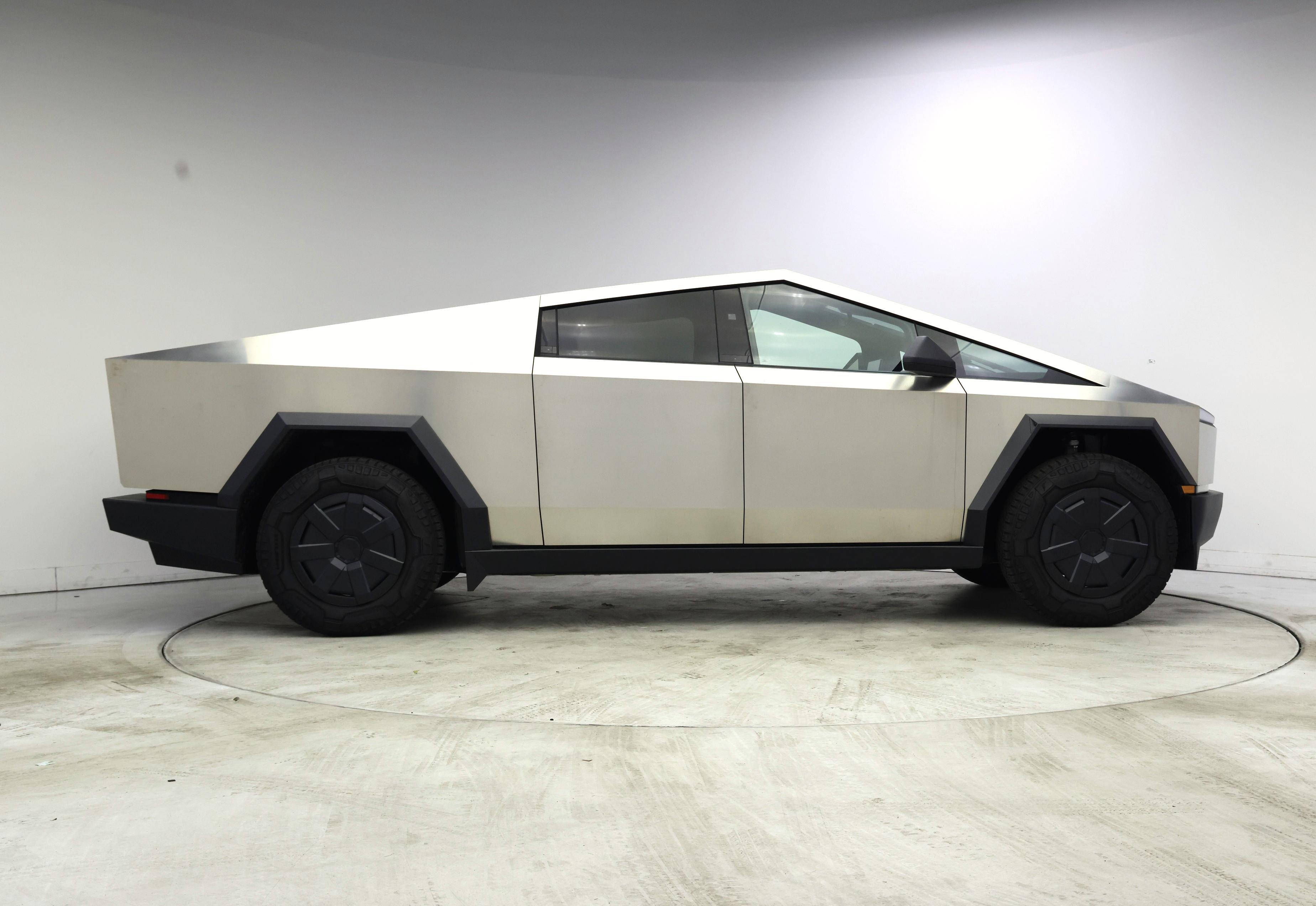 Thumbnail: 2024 Tesla Cybertruck - 7