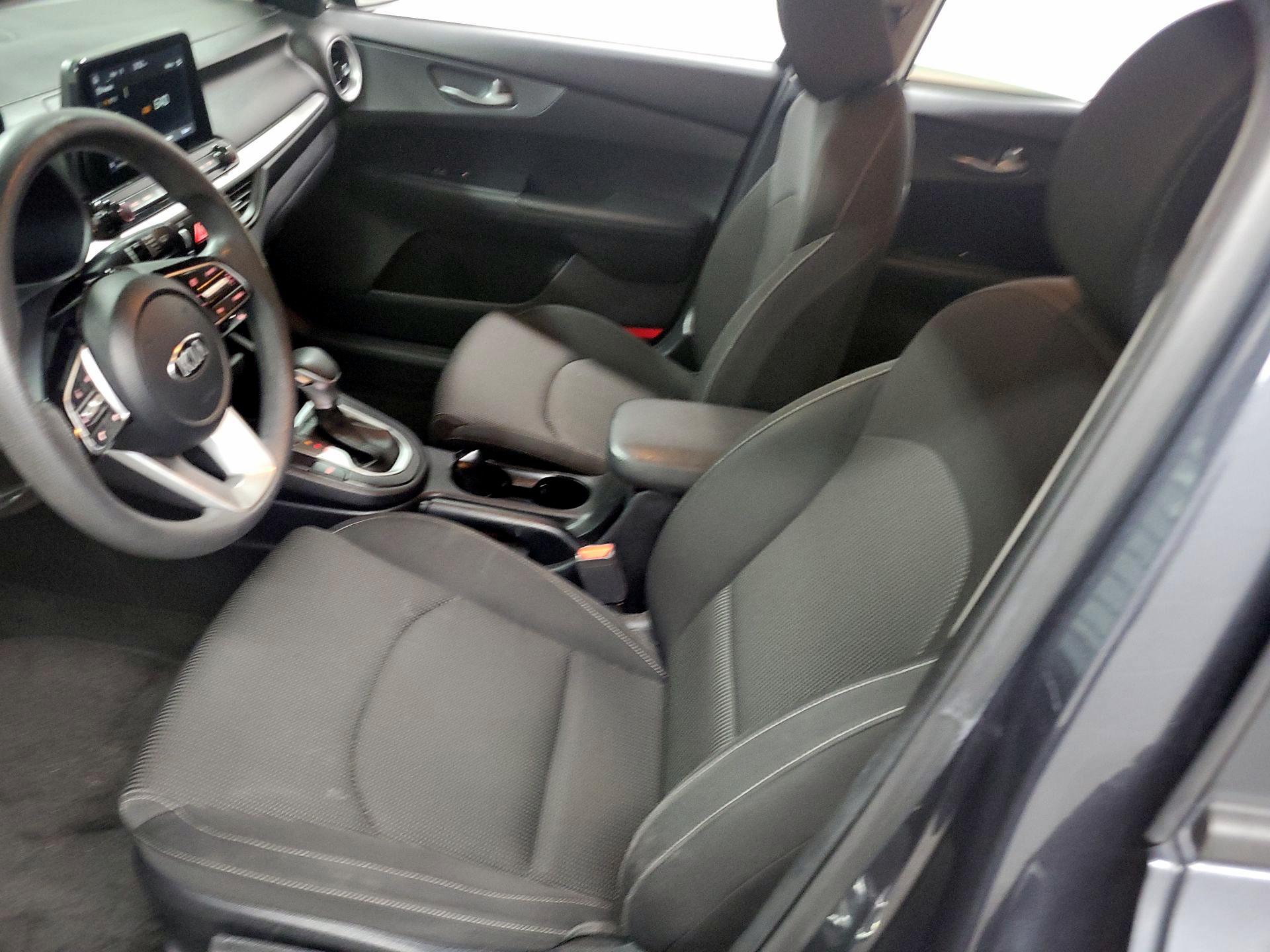 Thumbnail: 2021 Kia Forte - 11