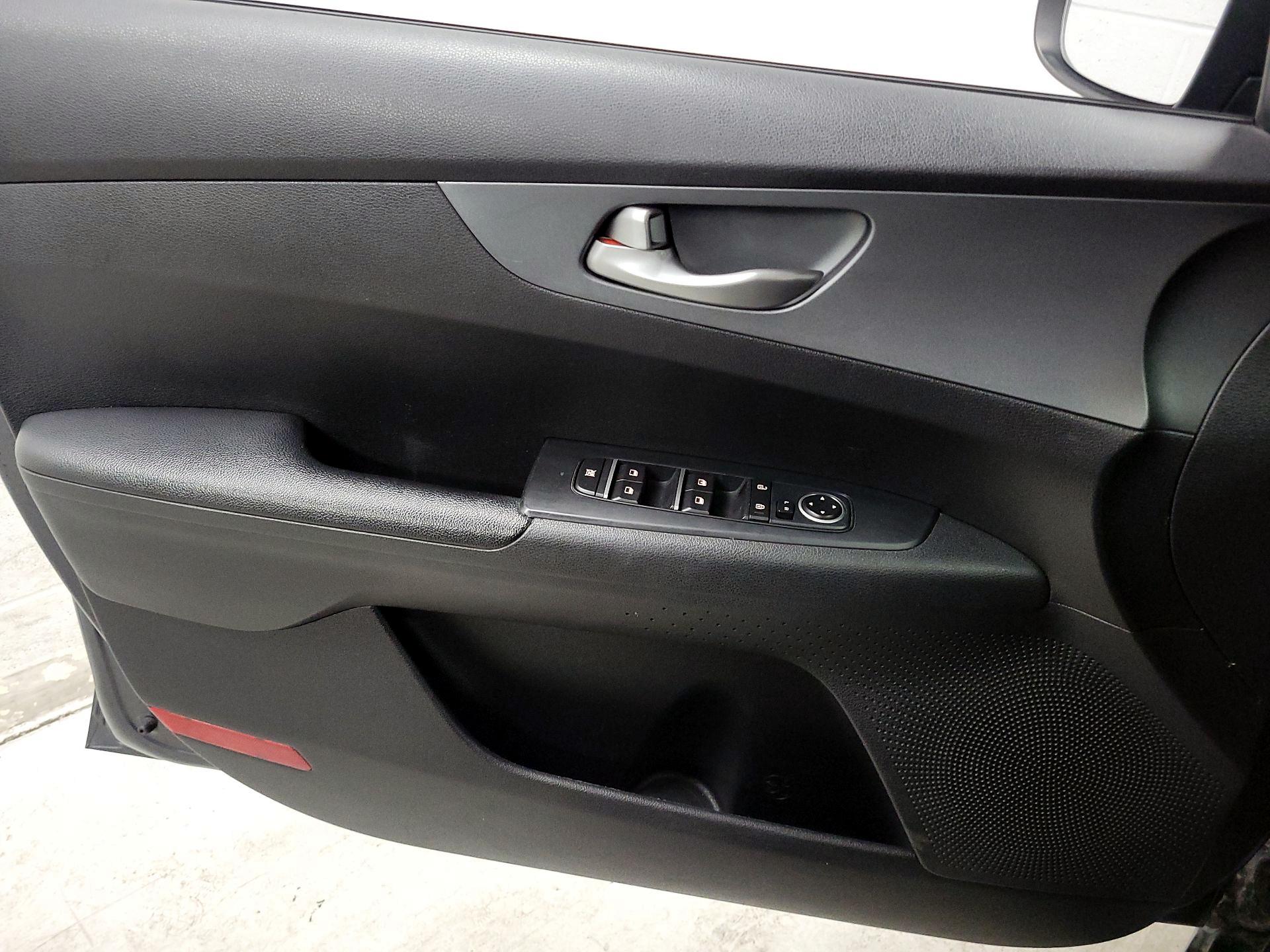 Thumbnail: 2021 Kia Forte - 12