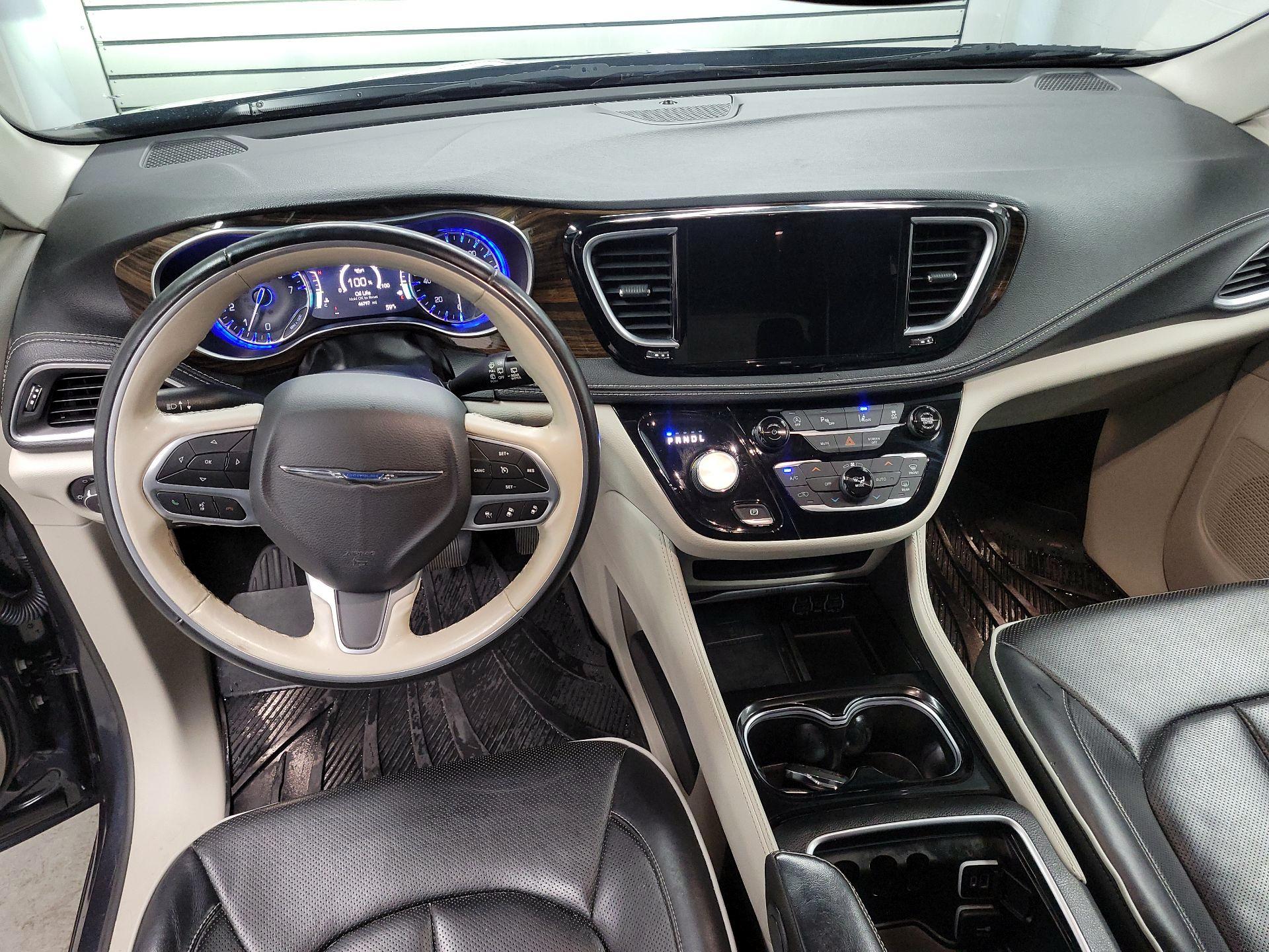 Thumbnail: 2021 Chrysler Pacifica - 9