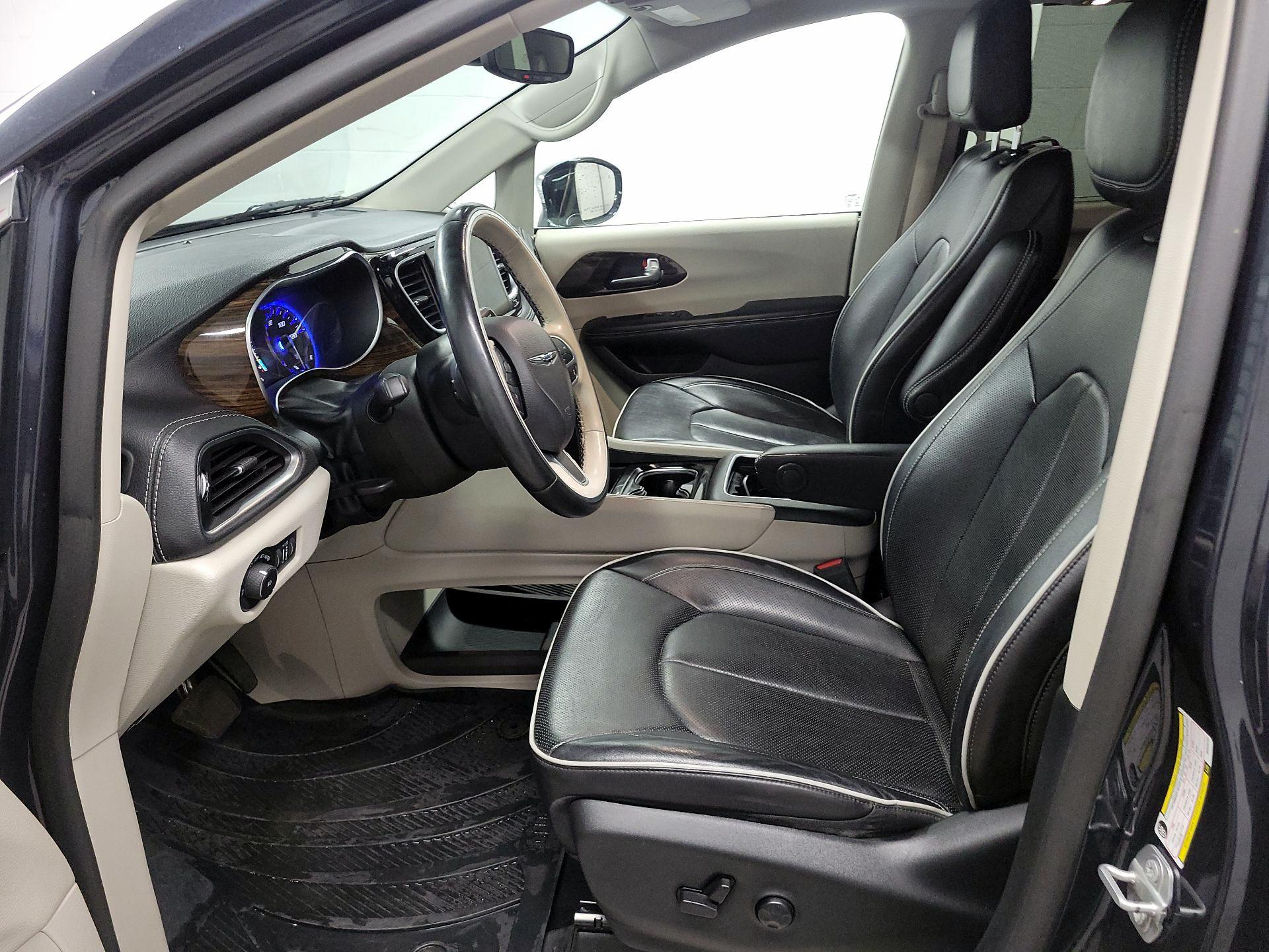 Thumbnail: 2021 Chrysler Pacifica - 11