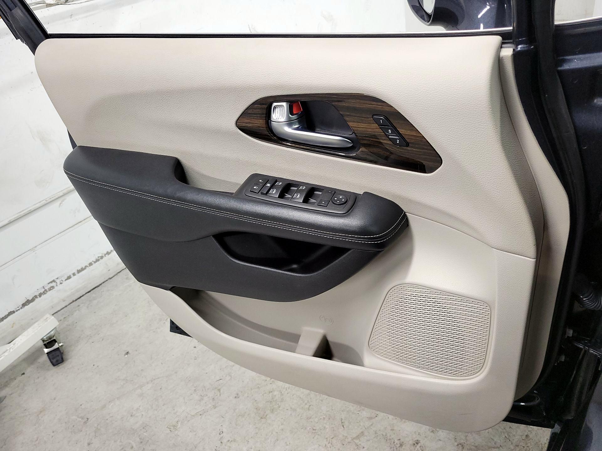 Thumbnail: 2021 Chrysler Pacifica - 12