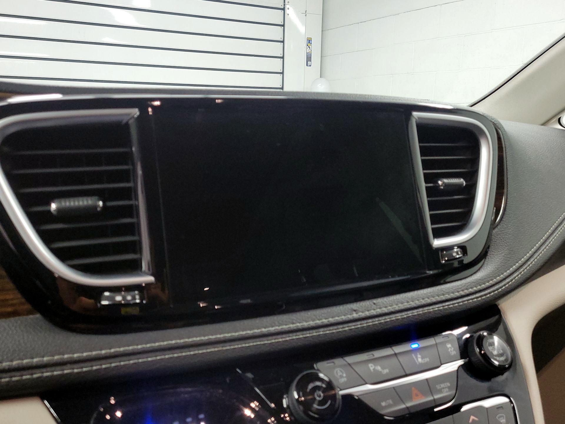 Thumbnail: 2021 Chrysler Pacifica - 13