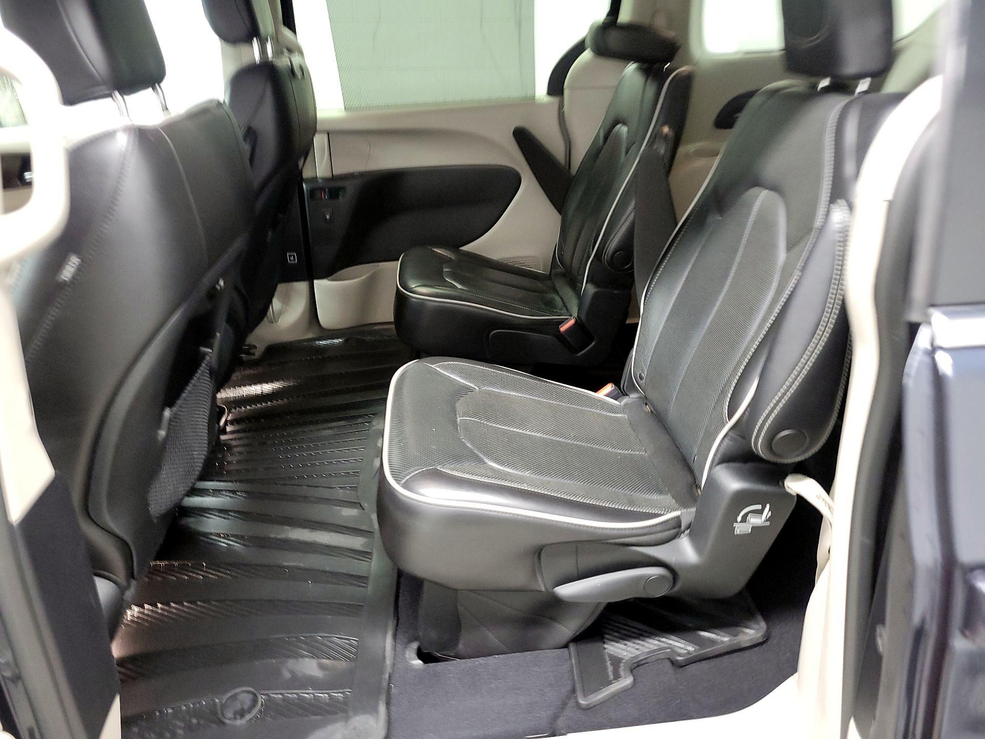 Thumbnail: 2021 Chrysler Pacifica - 16