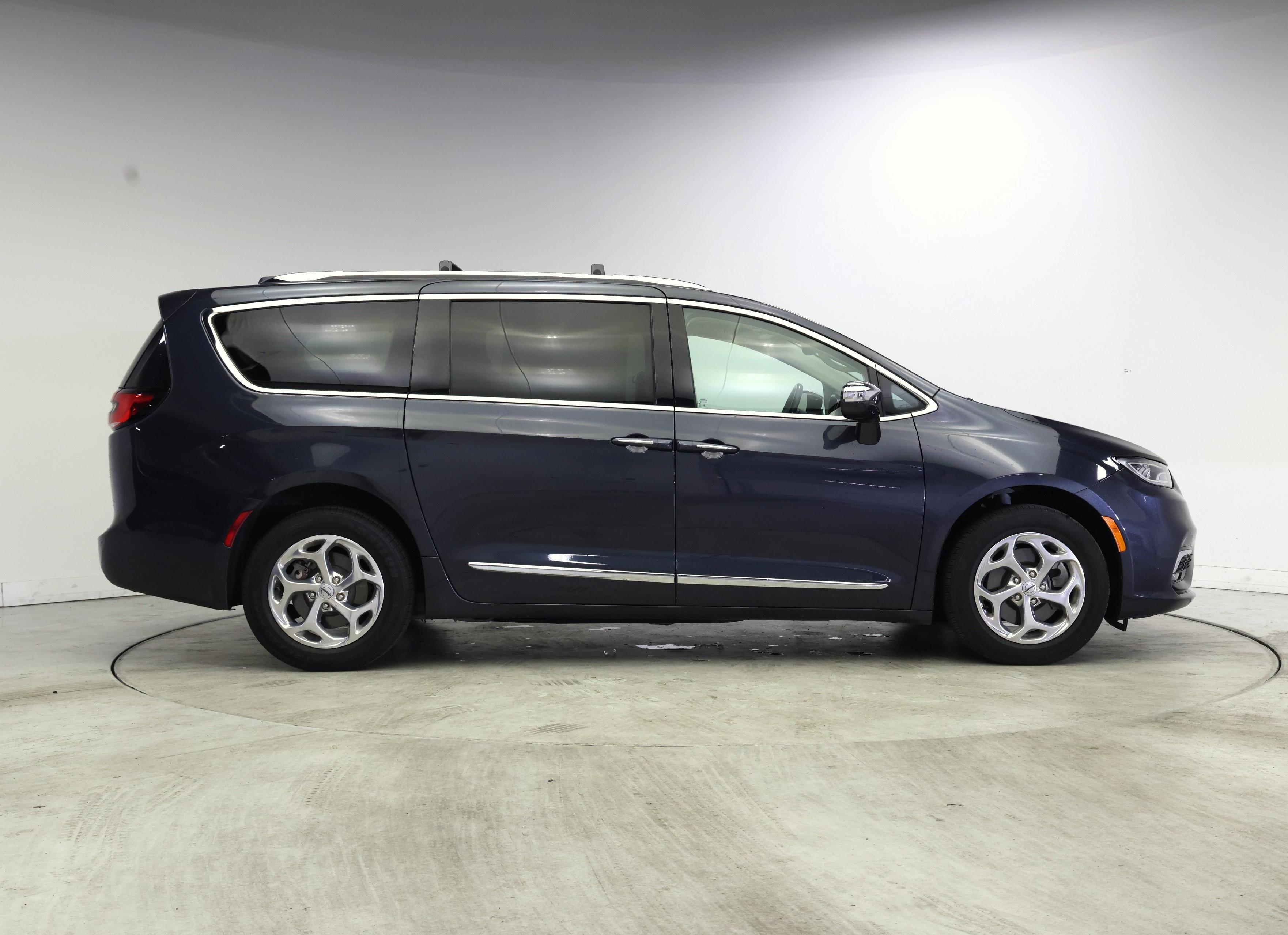 Thumbnail: 2021 Chrysler Pacifica - 7