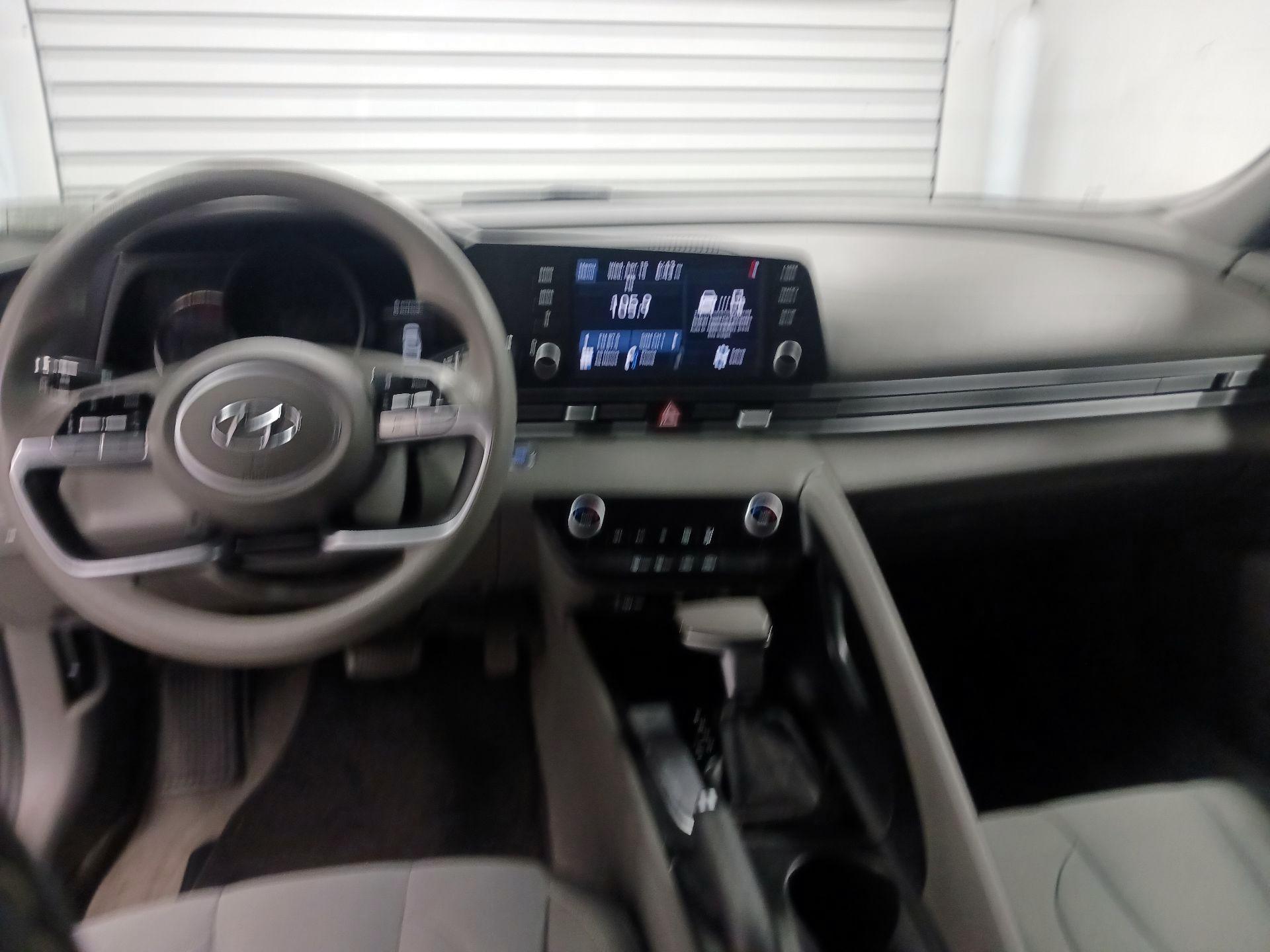 Thumbnail: 2021 Hyundai Elantra - 9