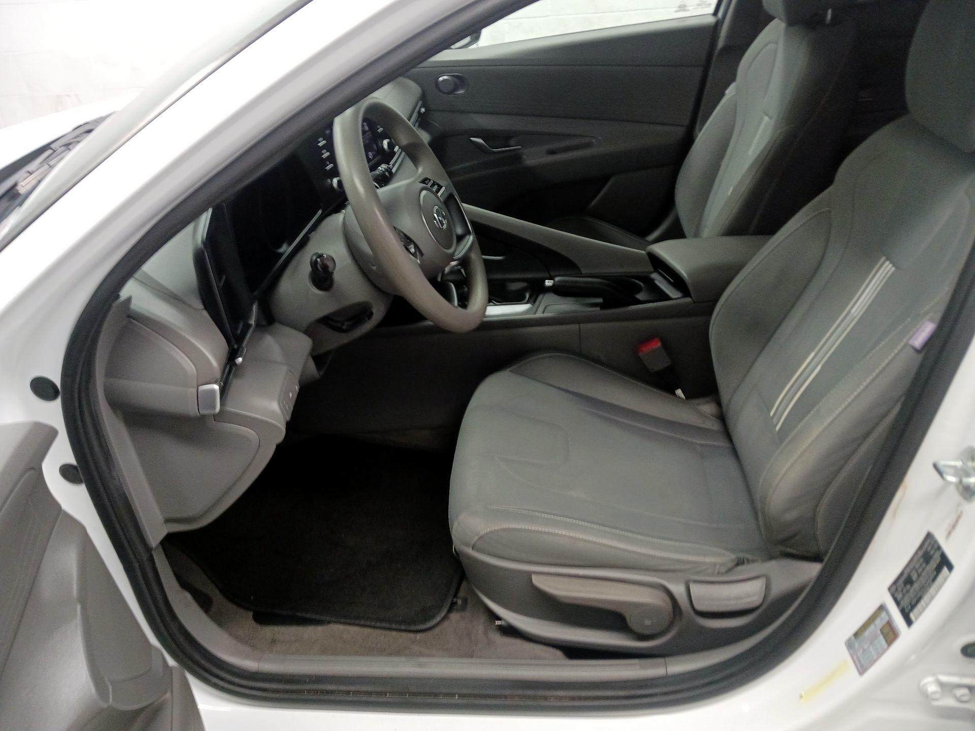 Thumbnail: 2021 Hyundai Elantra - 11