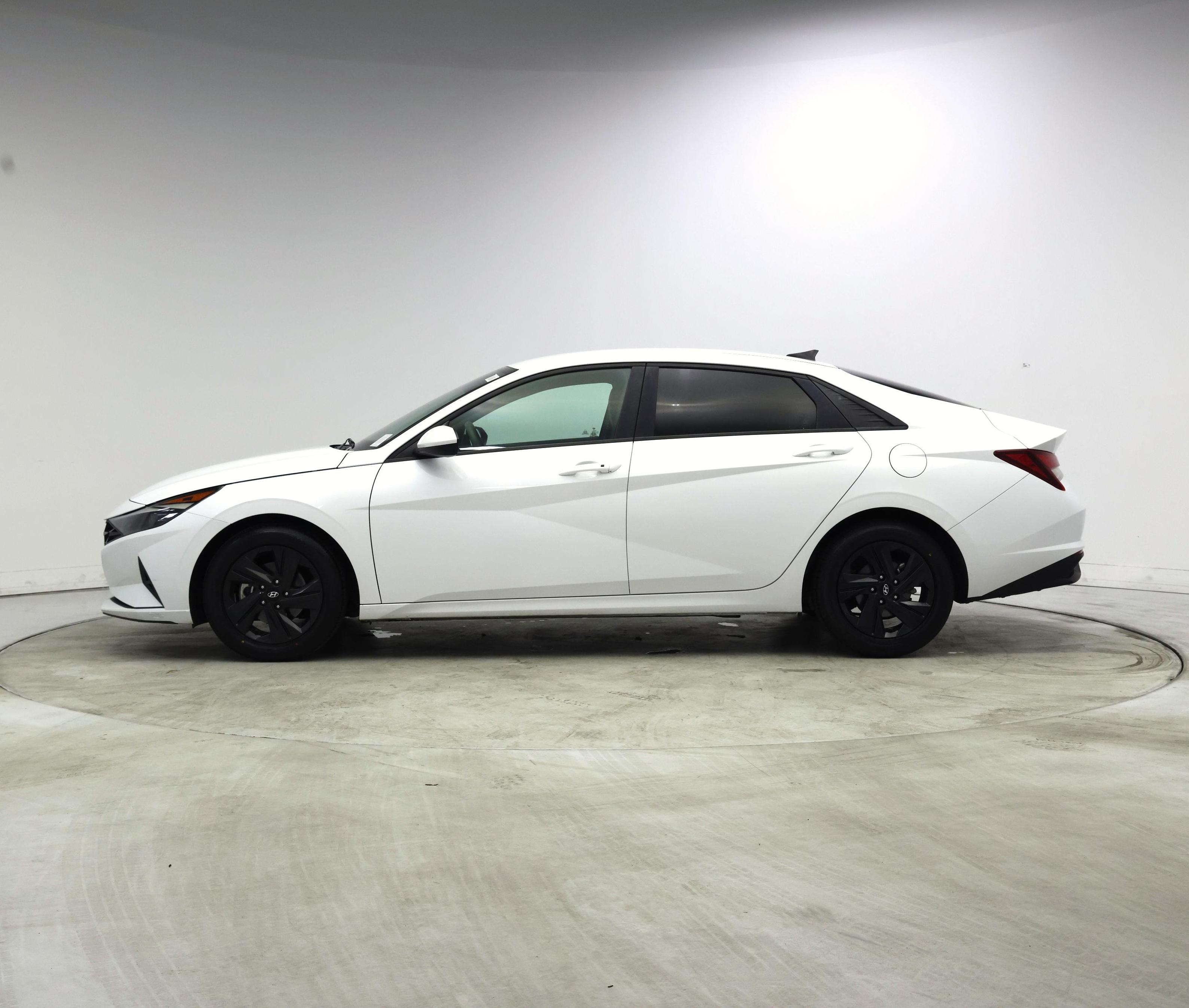 Thumbnail: 2021 Hyundai Elantra - 3
