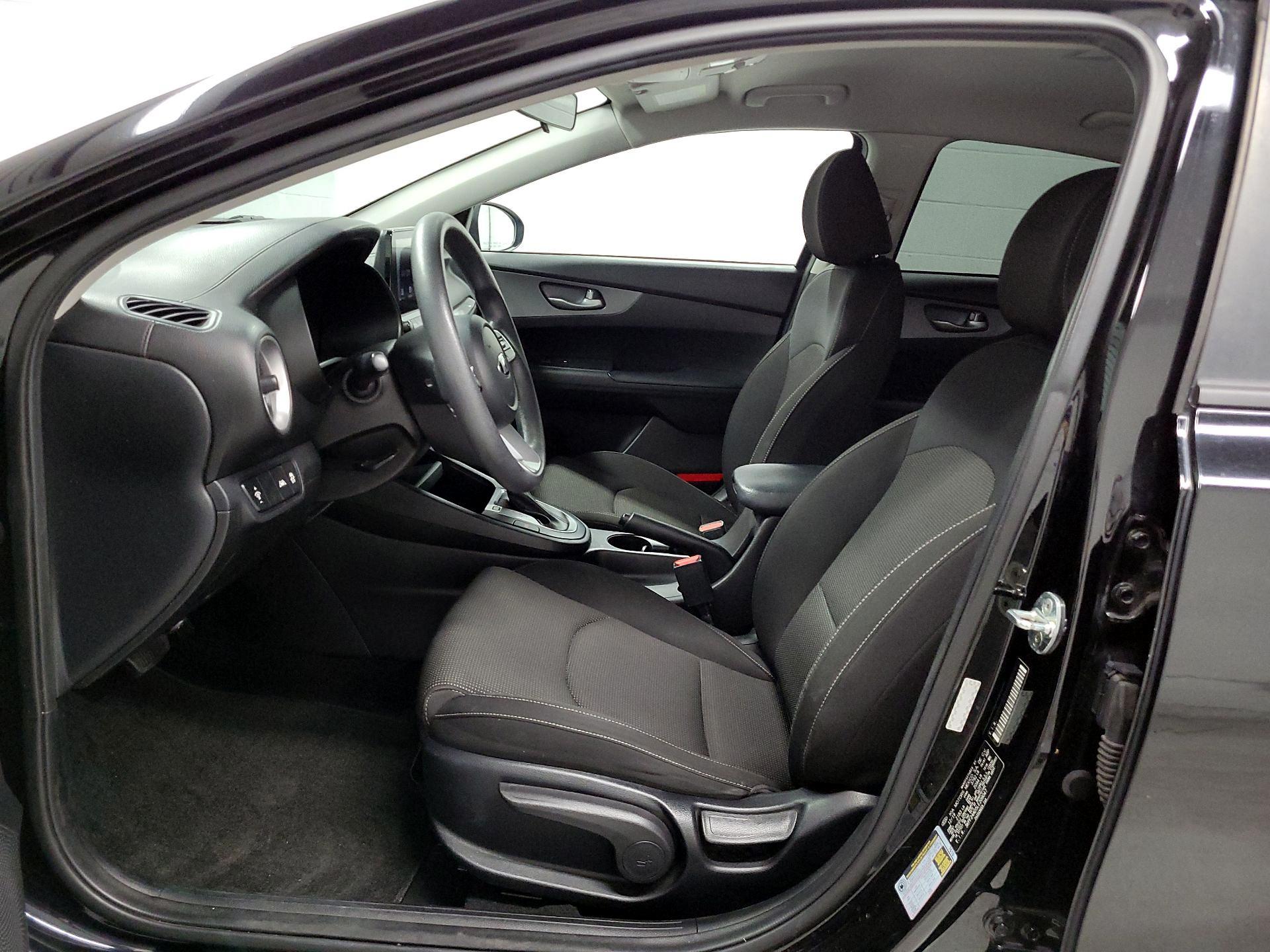 Thumbnail: 2020 Kia Forte - 11