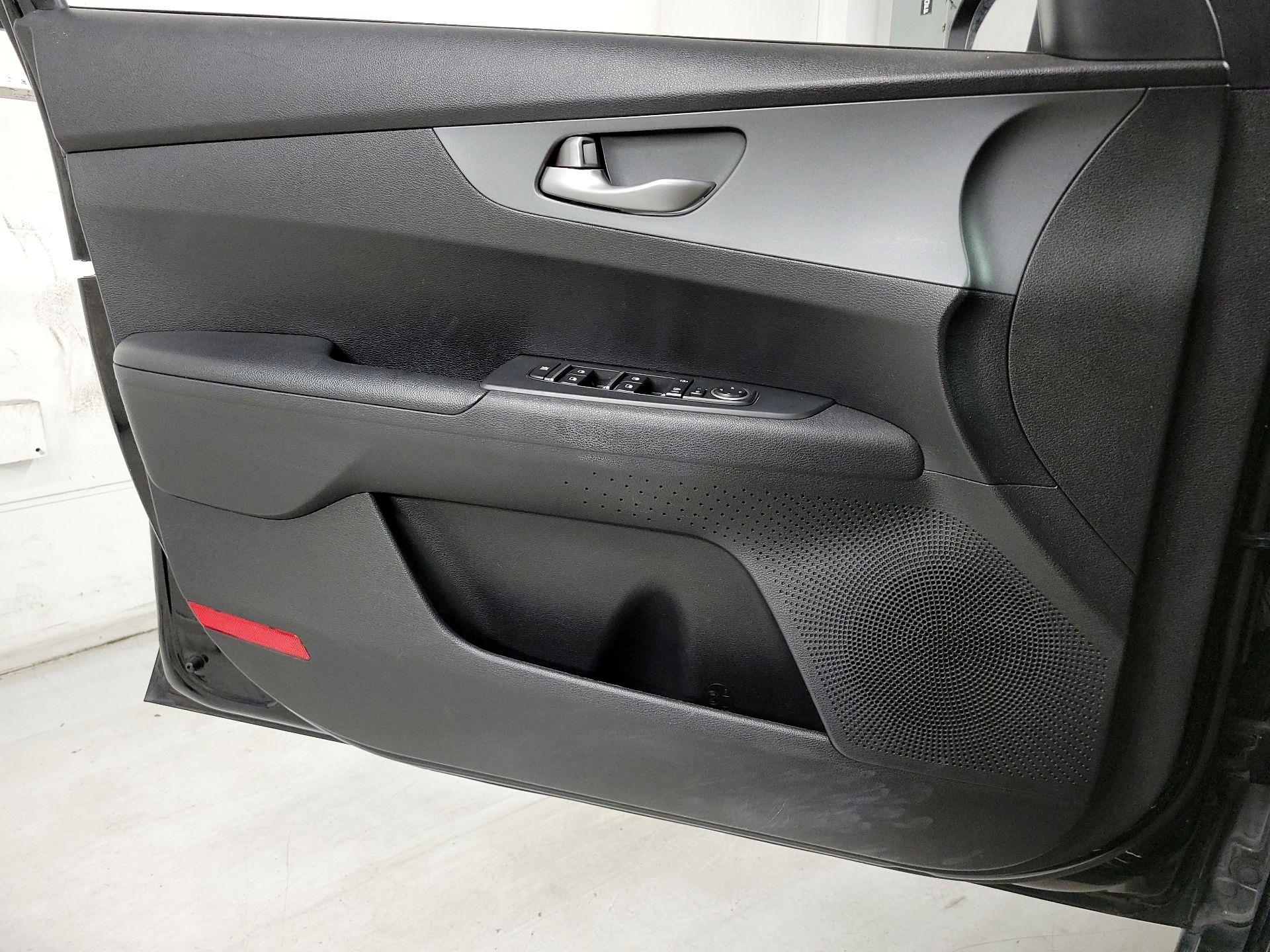 Thumbnail: 2020 Kia Forte - 12